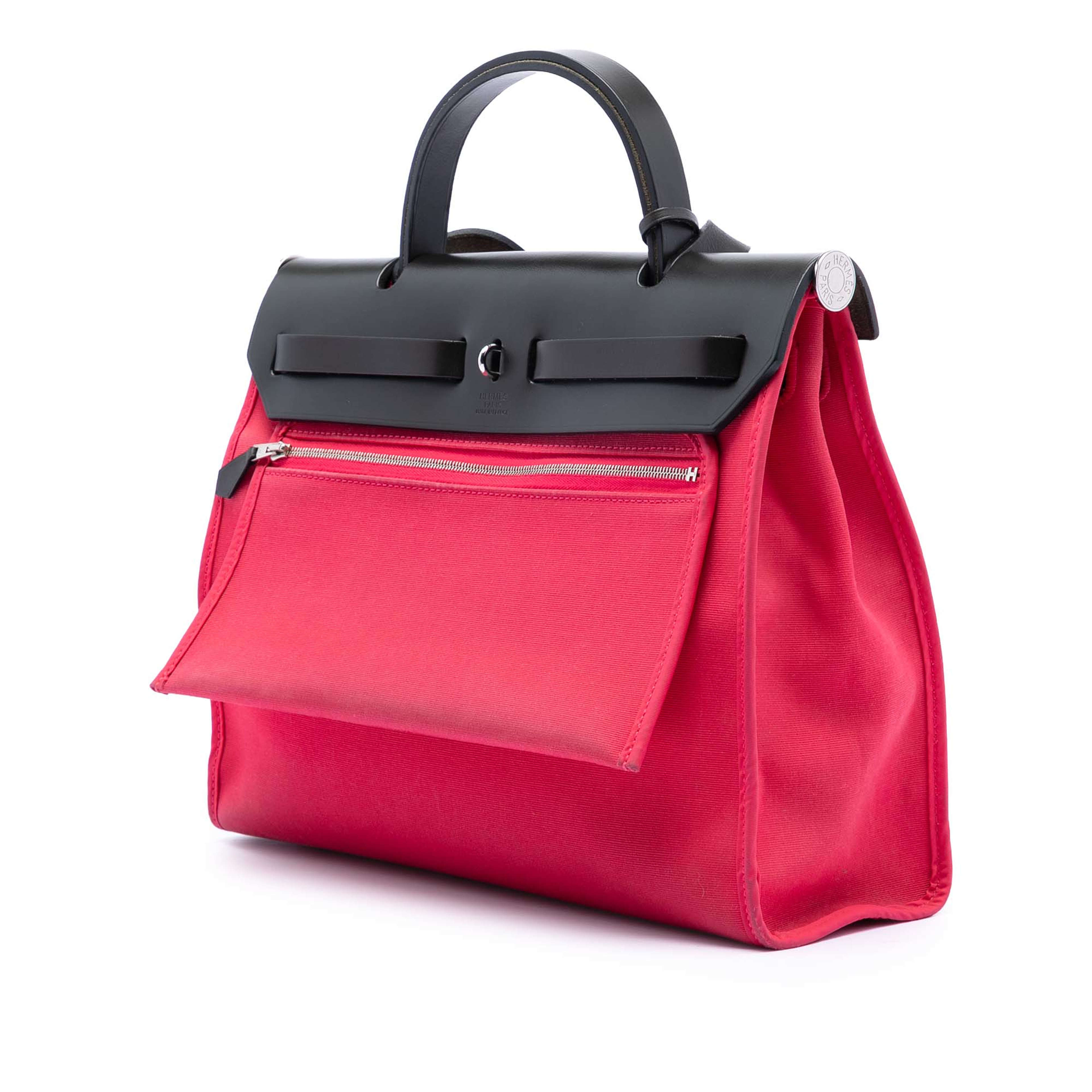 Hermès Toile Herbag Zip 31, från Luxclusif, i färgen rosa. Klicka för att öppna bilden i stort format
