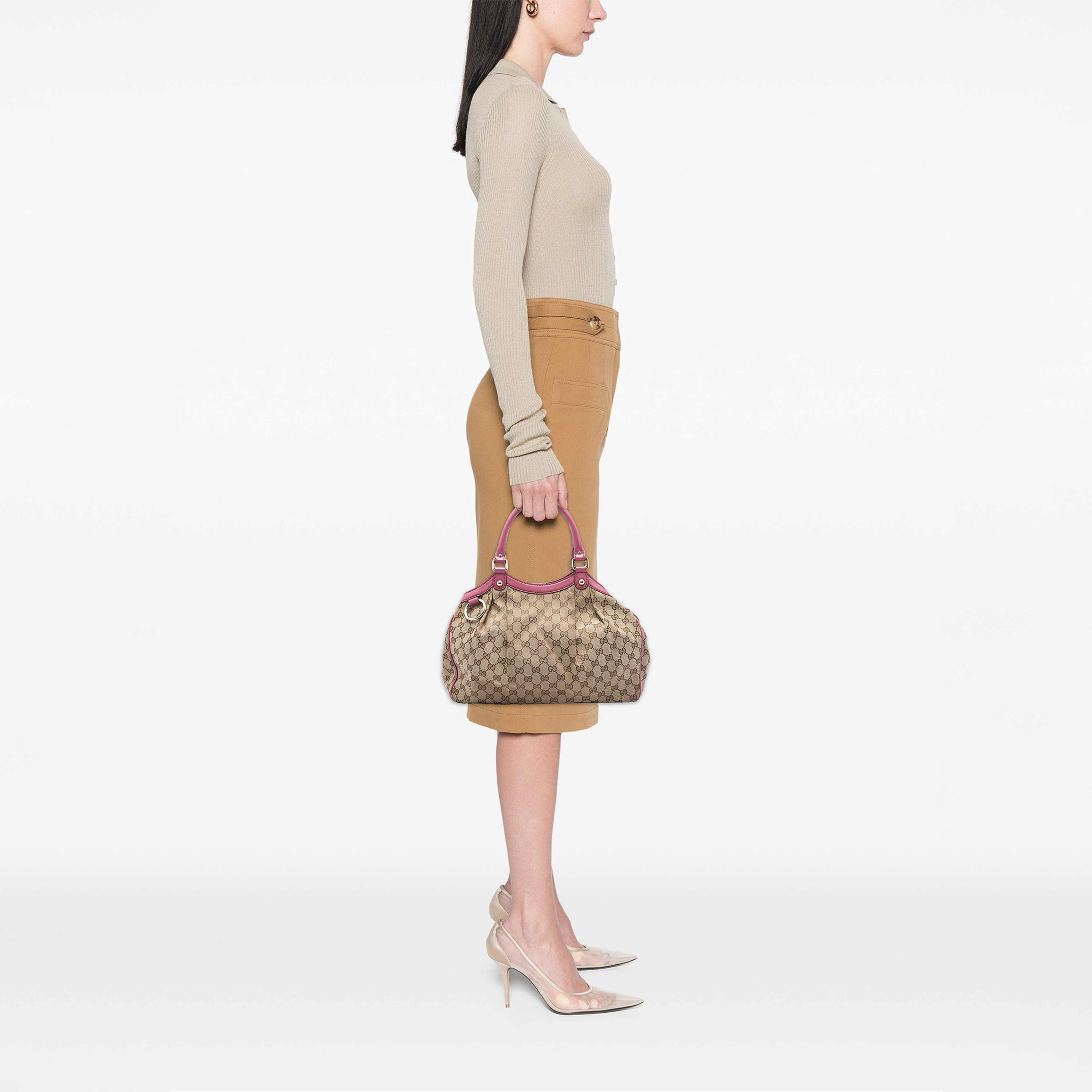 Gucci Medium Diamante Canvas Sukey Tote, från Luxclusif, i färgen rosa. Klicka för att öppna bilden i stort format