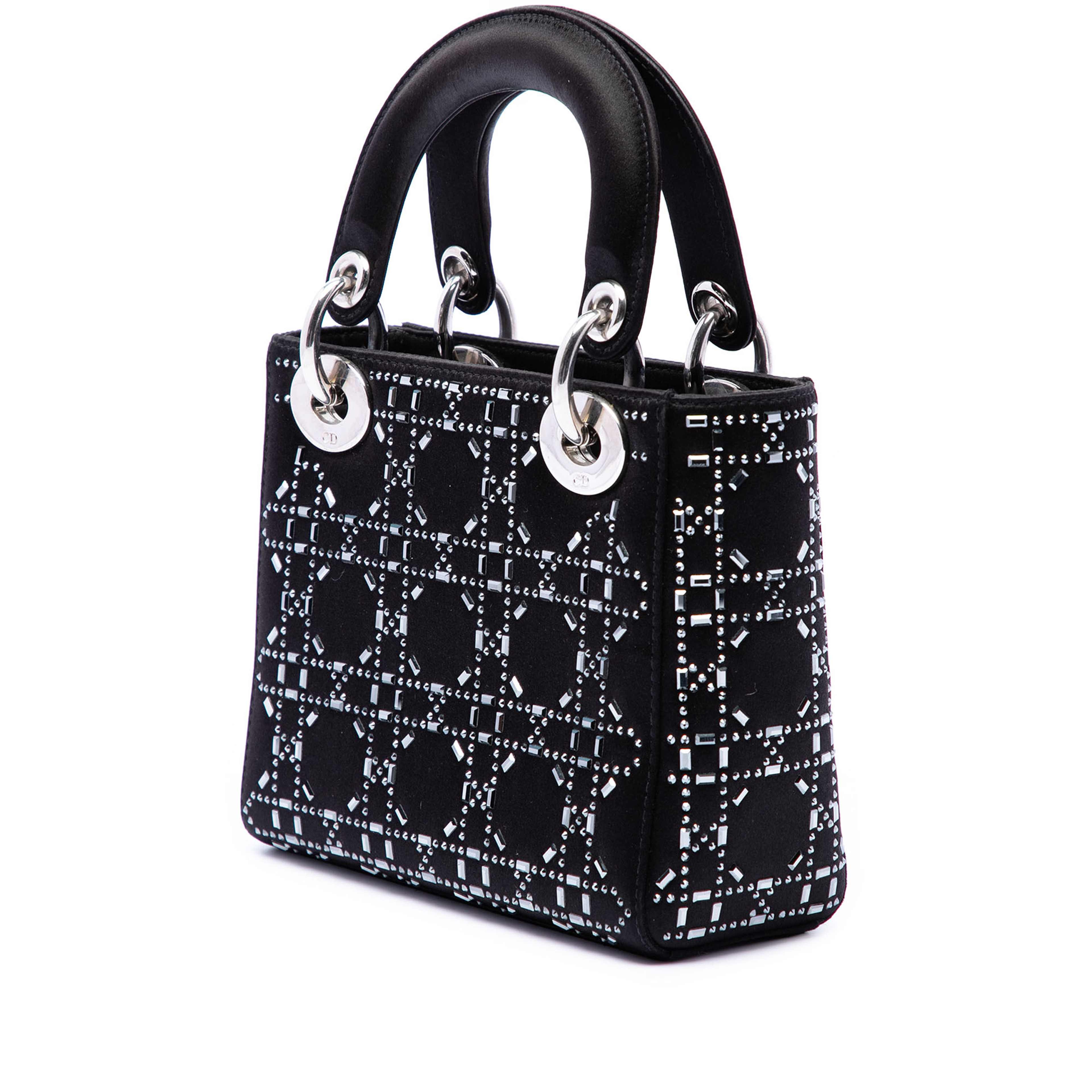Dior Mini Satin Cannage Crystal Embellished Lady Dior, från Luxclusif, i färgen svart. Klicka för att öppna bilden i stort format