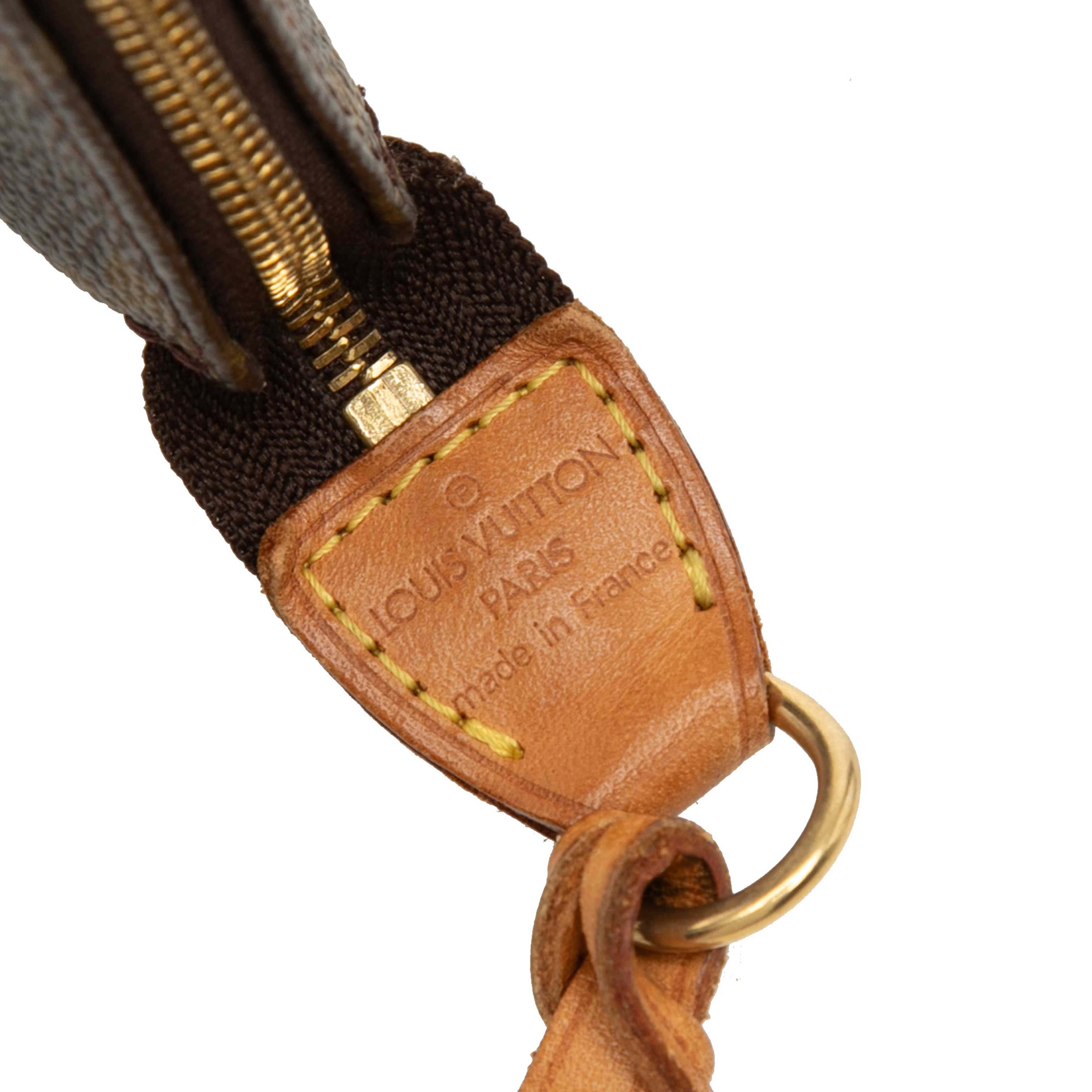 Louis Vuitton Monogram Pochette Accessoires, från Luxclusif, i färgen brun. Klicka för att öppna bilden i stort format