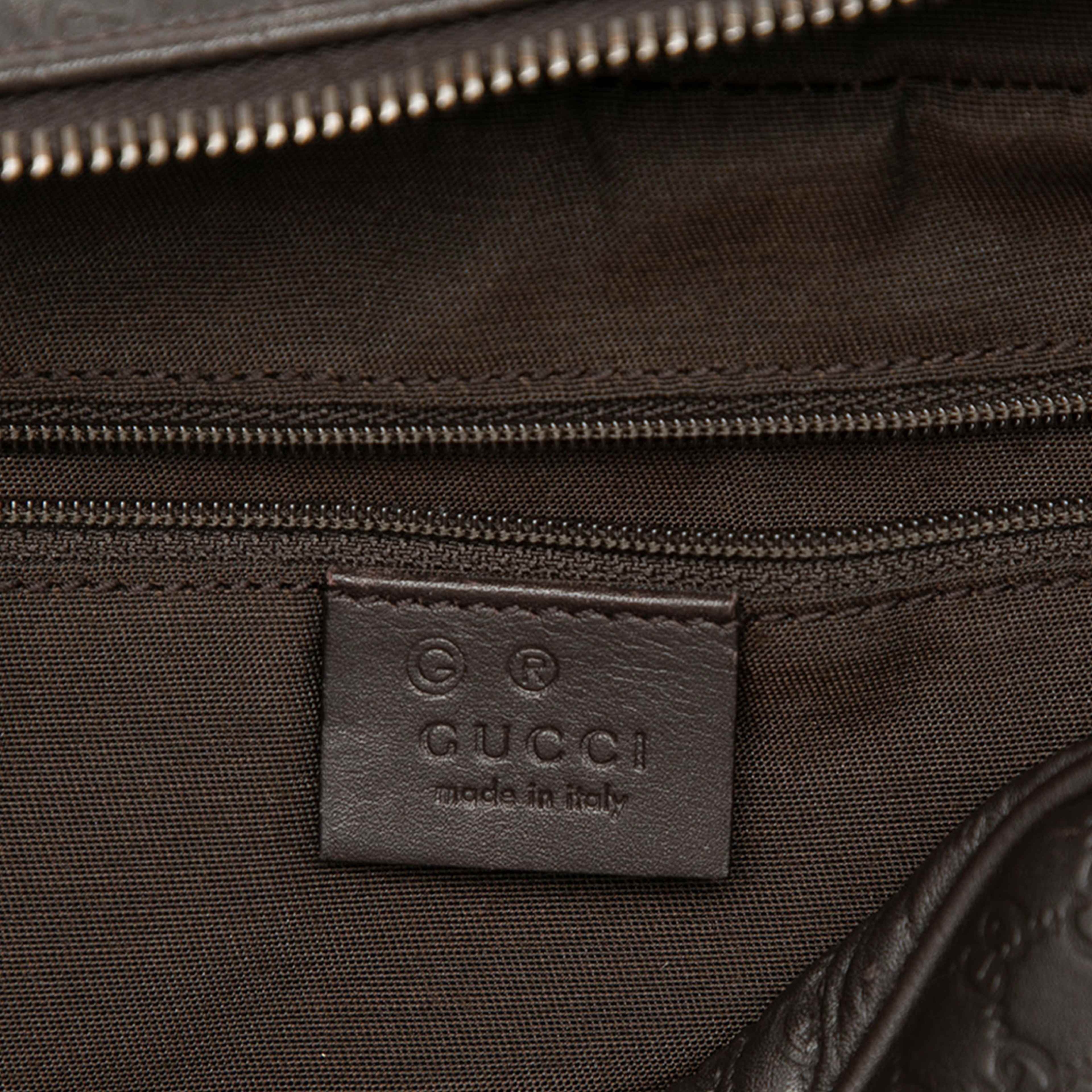 Gucci Microguccissima Clutch, från Luxclusif, i färgen dark brown. Klicka för att öppna bilden i stort format