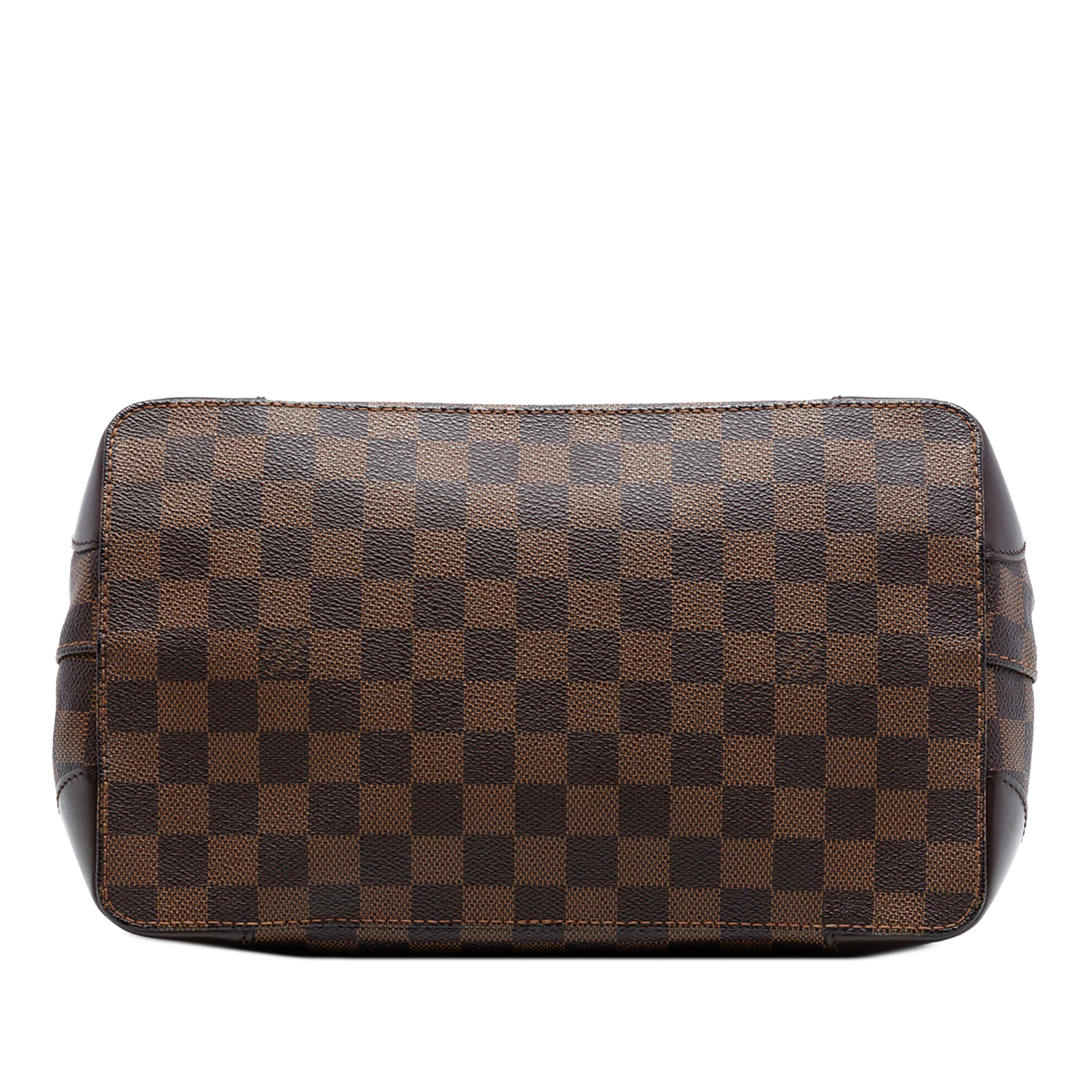 Louis Vuitton Damier Ebene Hampstead Pm, från Luxclusif, i färgen brown. Klicka för att öppna bilden i stort format