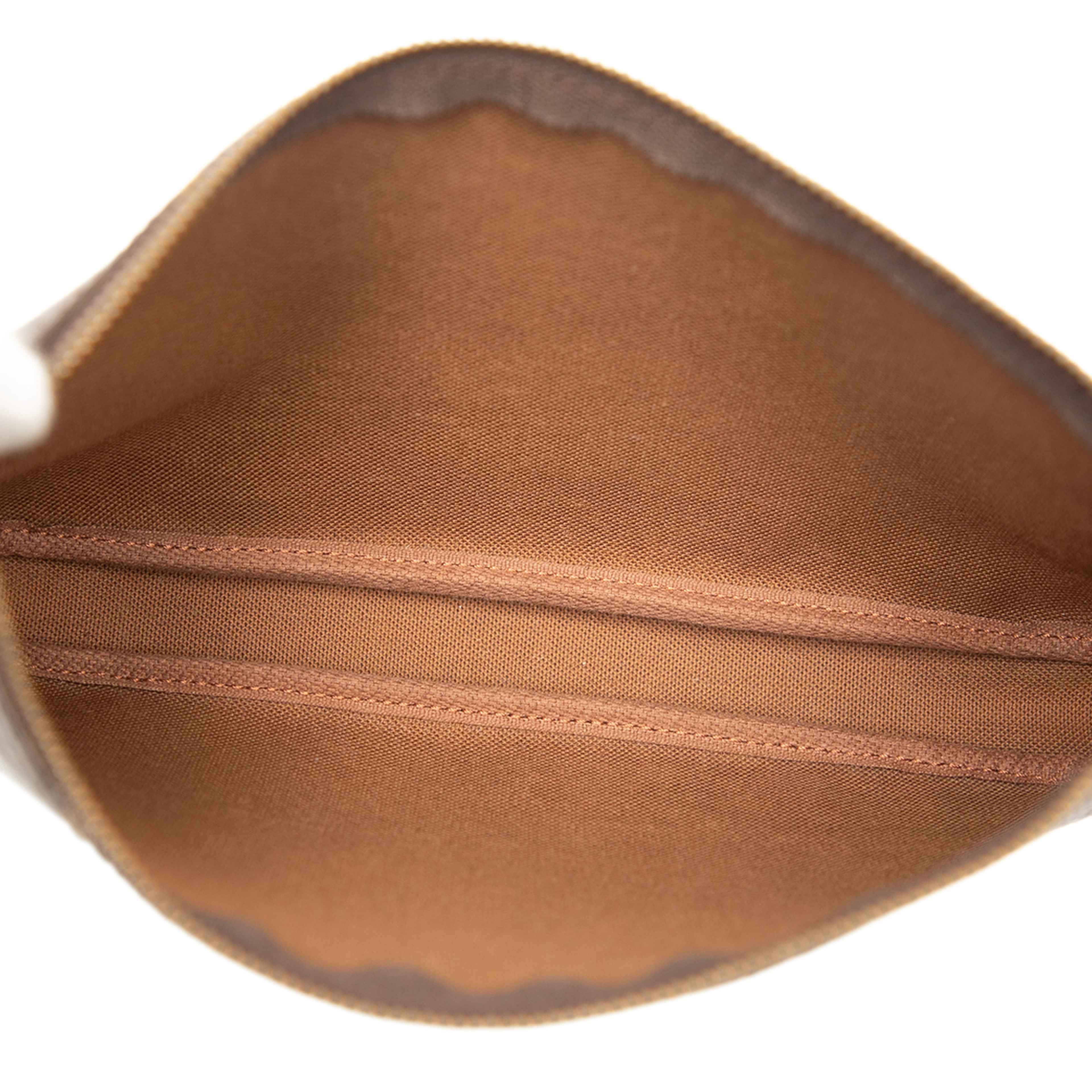 Louis Vuitton Monogram Pochette Accessoires, från Luxclusif, i färgen brown. Klicka för att öppna bilden i stort format