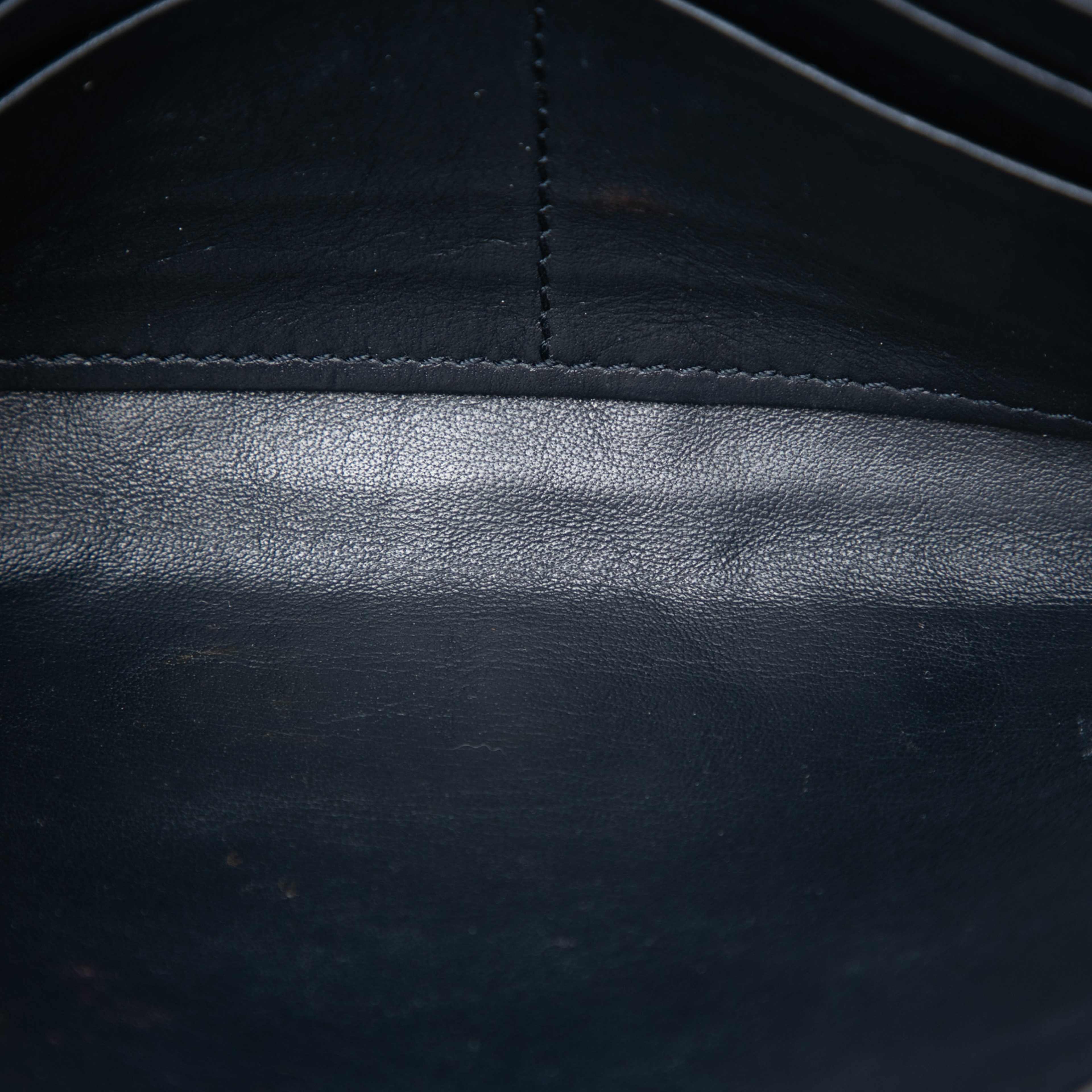 Dior Oblique Canvas Saddle Wallet On Chain, från Luxclusif, i färgen navy. Klicka för att öppna bilden i stort format