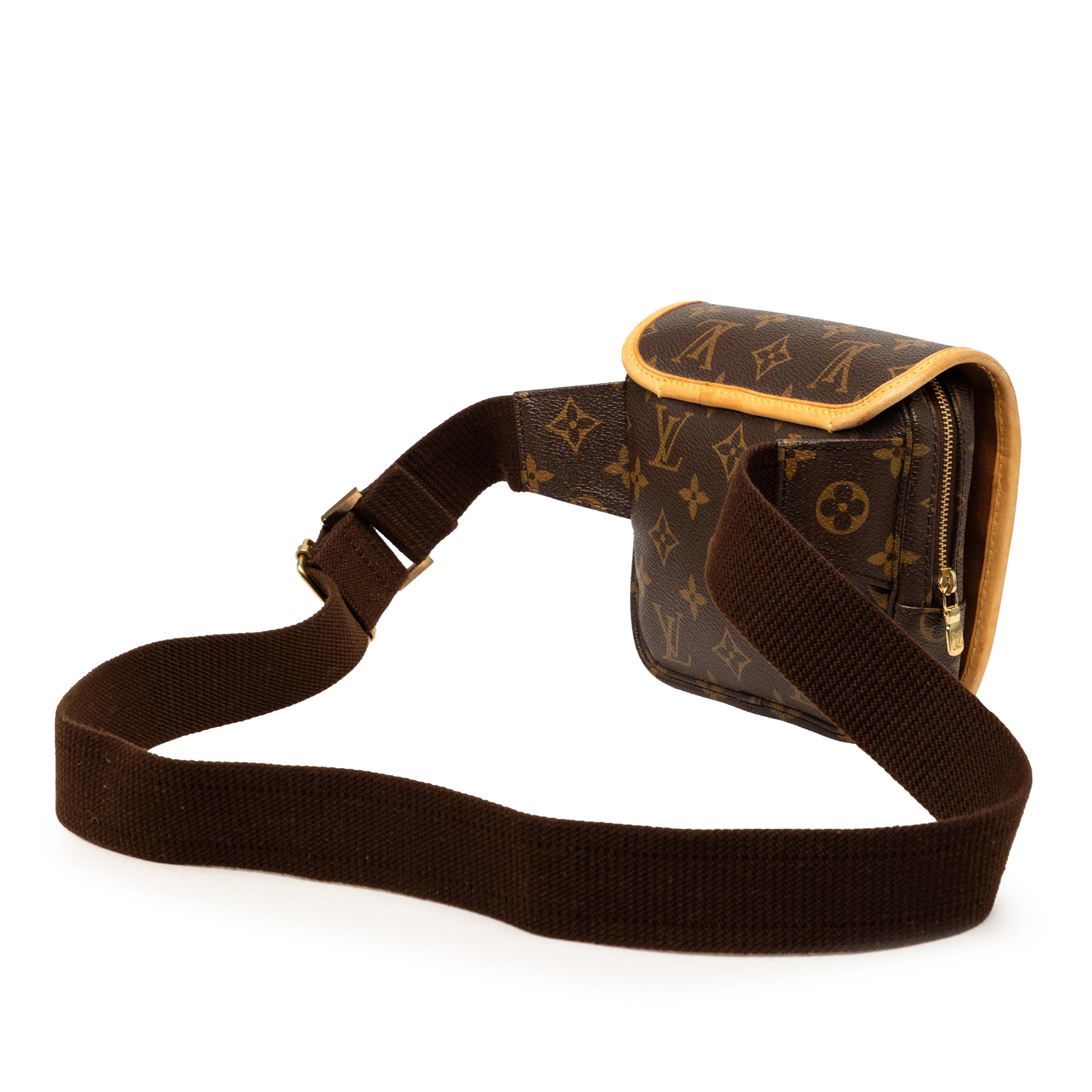 Louis Vuitton Monogram Bosphore Belt Bag, från Luxclusif, i färgen brun. Klicka för att öppna bilden i stort format