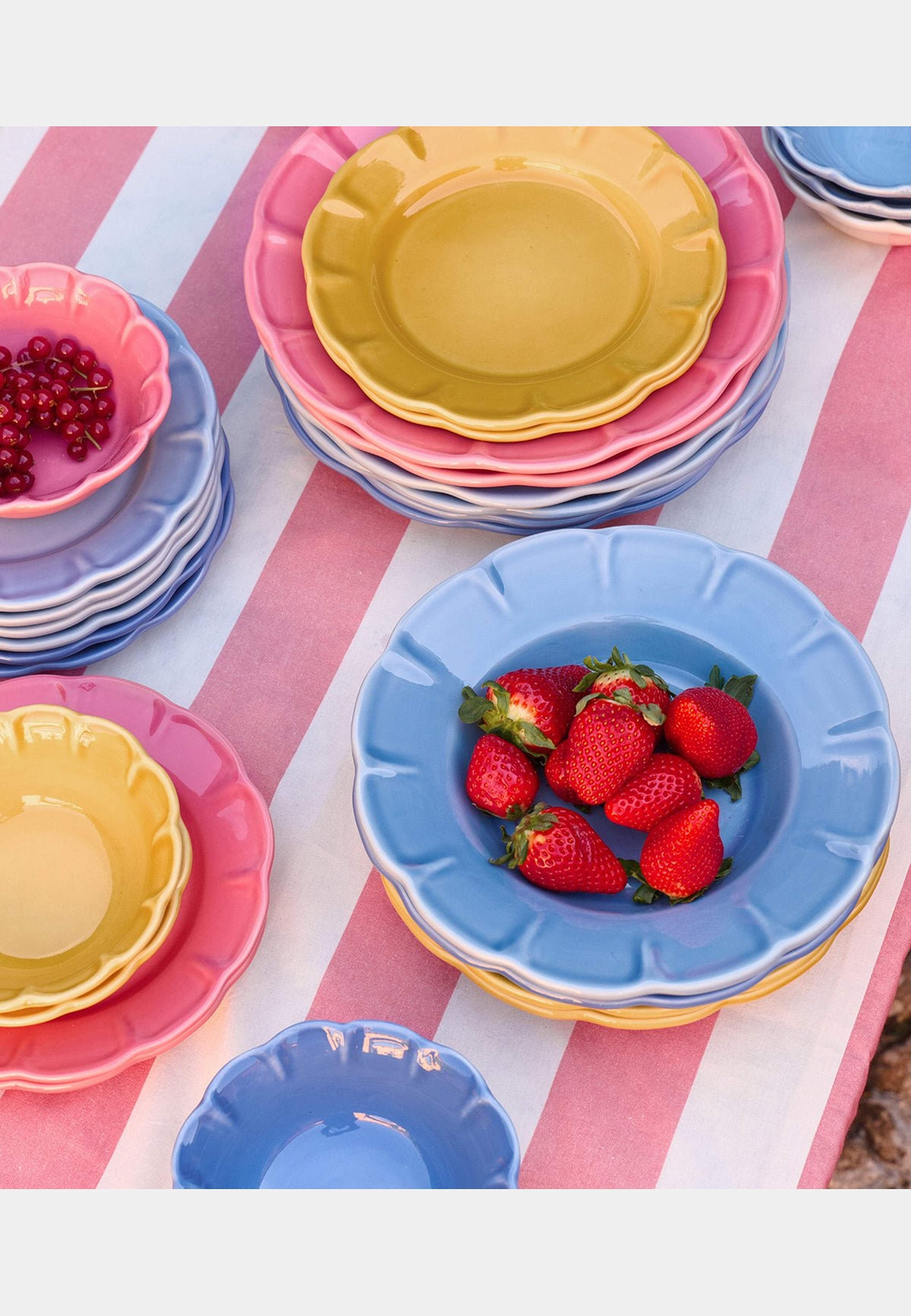 Everyday Charm Assiett - 21 Cm, från Pick A Poppy, i färgen yellow. Klicka för att öppna bilden i stort format