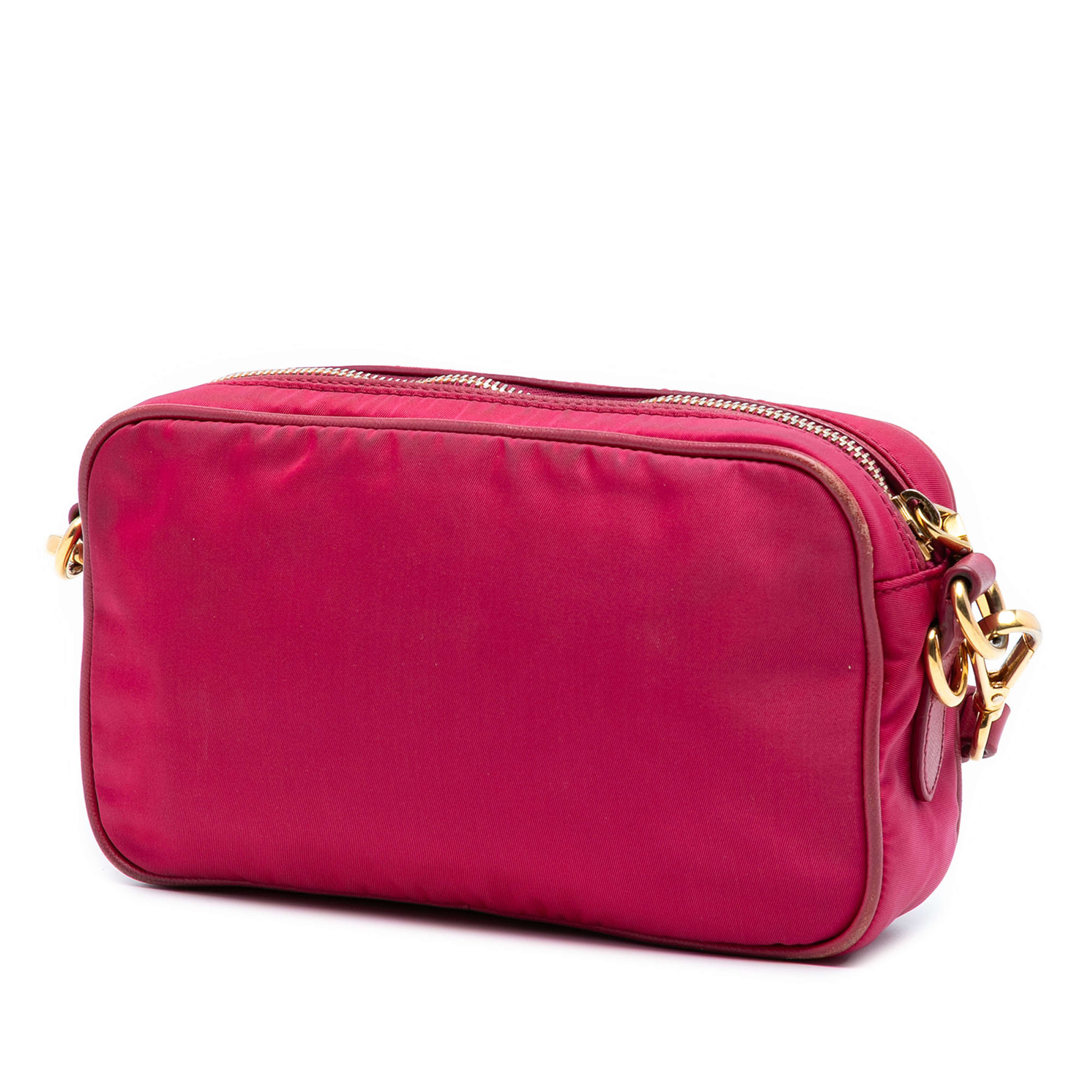 Prada Tessuto Crossbody, från Luxclusif, i färgen dark pink. Klicka för att öppna bilden i stort format