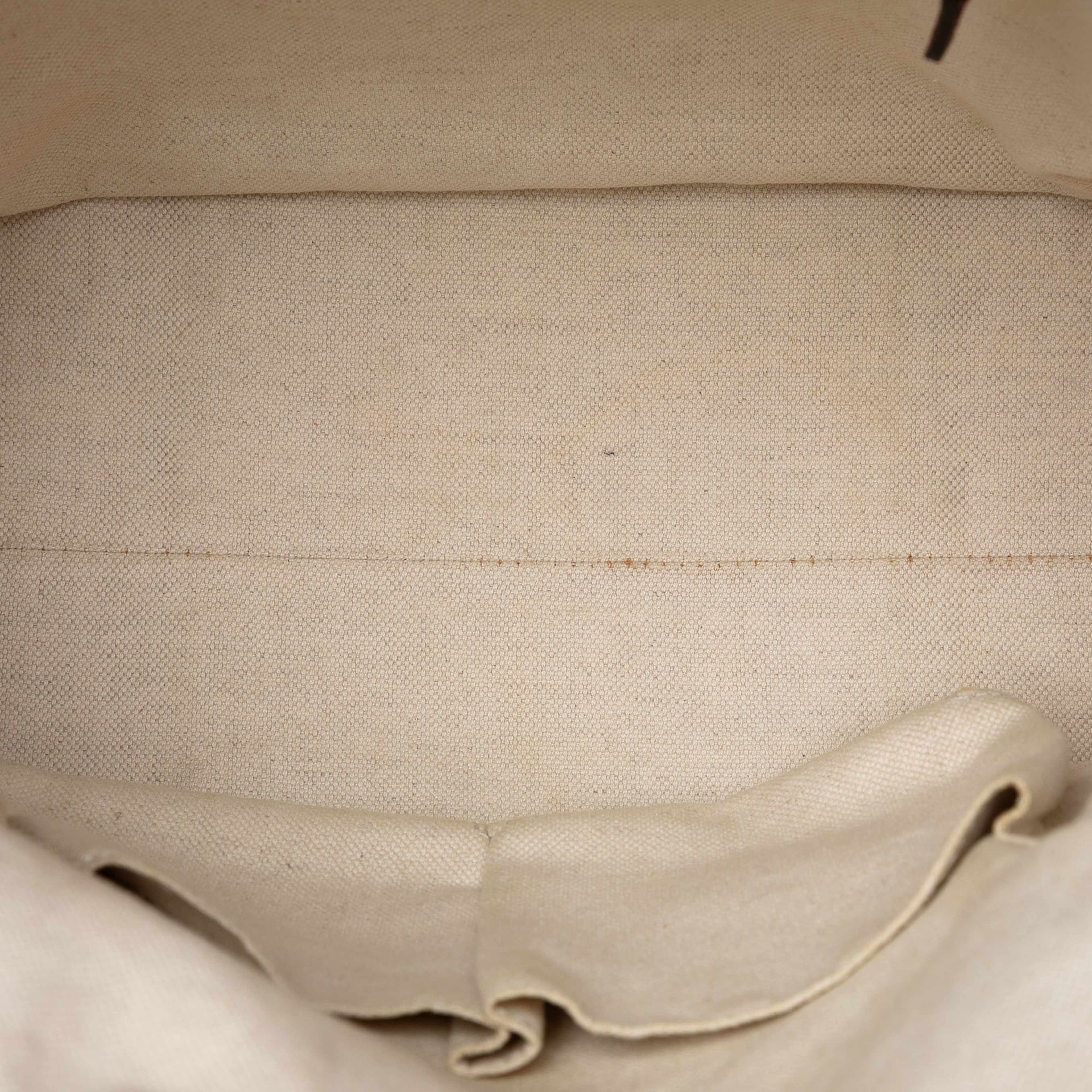 Gucci Medium Gg Canvas Bree Satchel, från Luxclusif, i färgen beige. Klicka för att öppna bilden i stort format