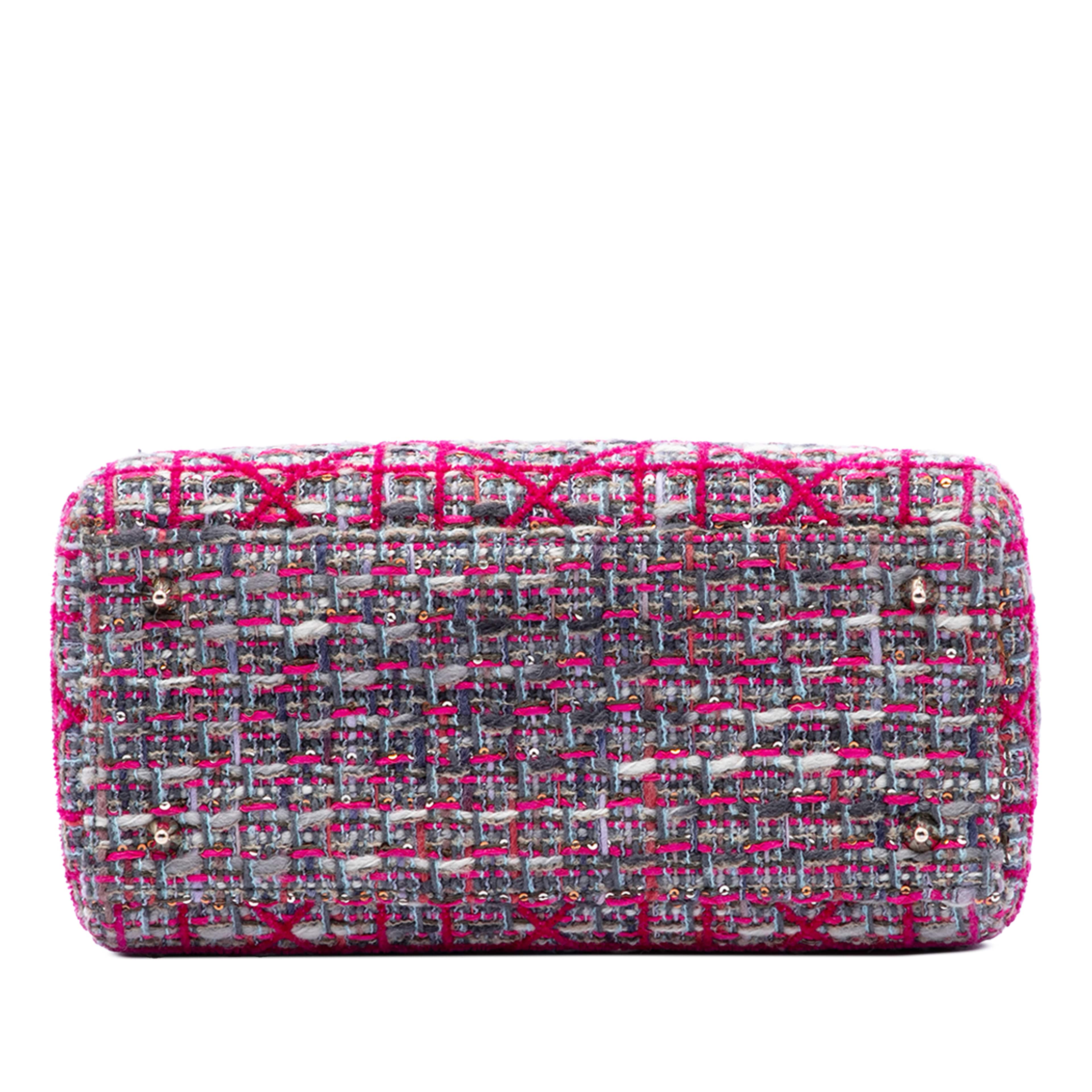Dior Medium Tweed Macrocannage Lady Dior, från Luxclusif, i färgen rosa. Klicka för att öppna bilden i stort format
