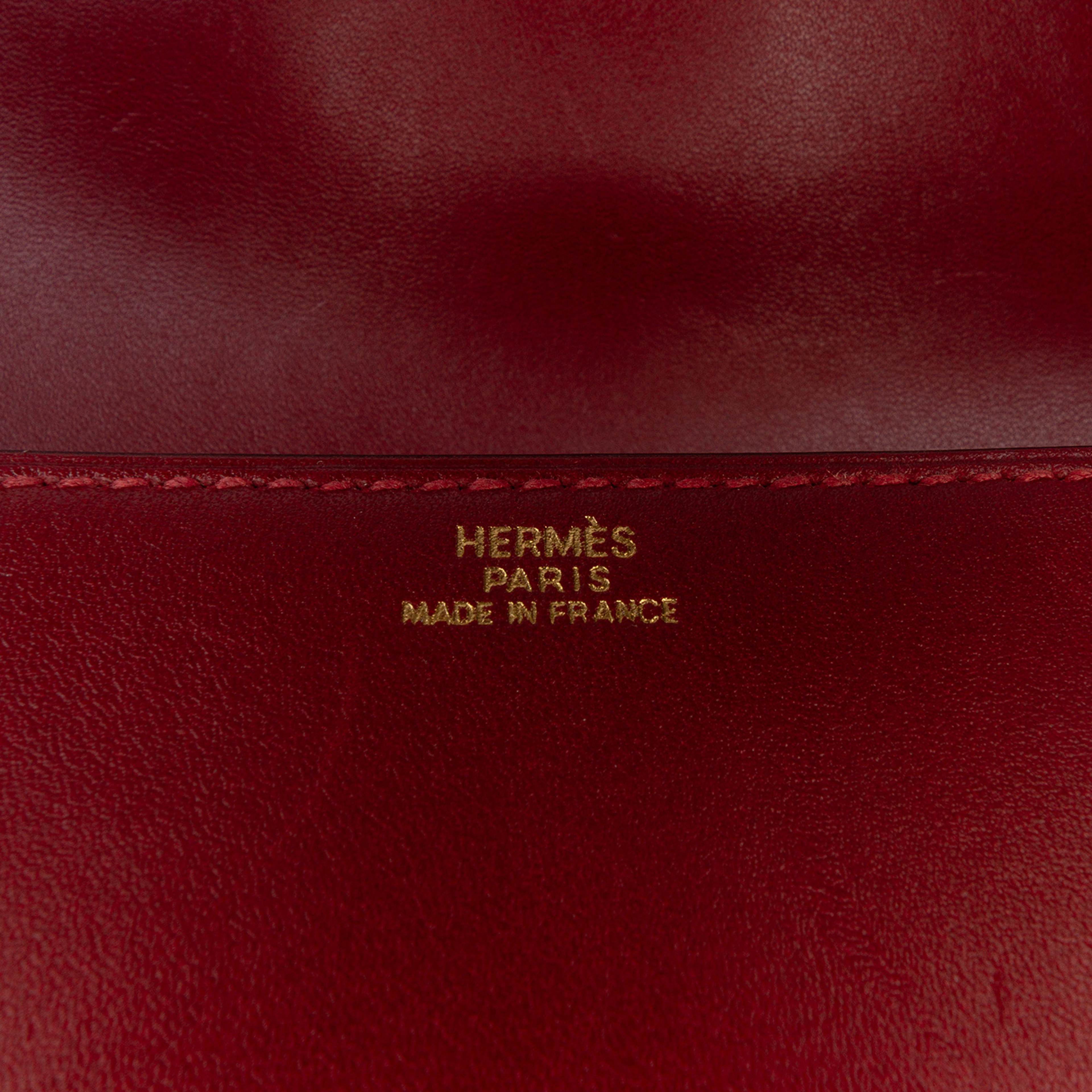 Hermès Swift Medor Clutch 23, från Luxclusif, i färgen bordeaux. Klicka för att öppna bilden i stort format