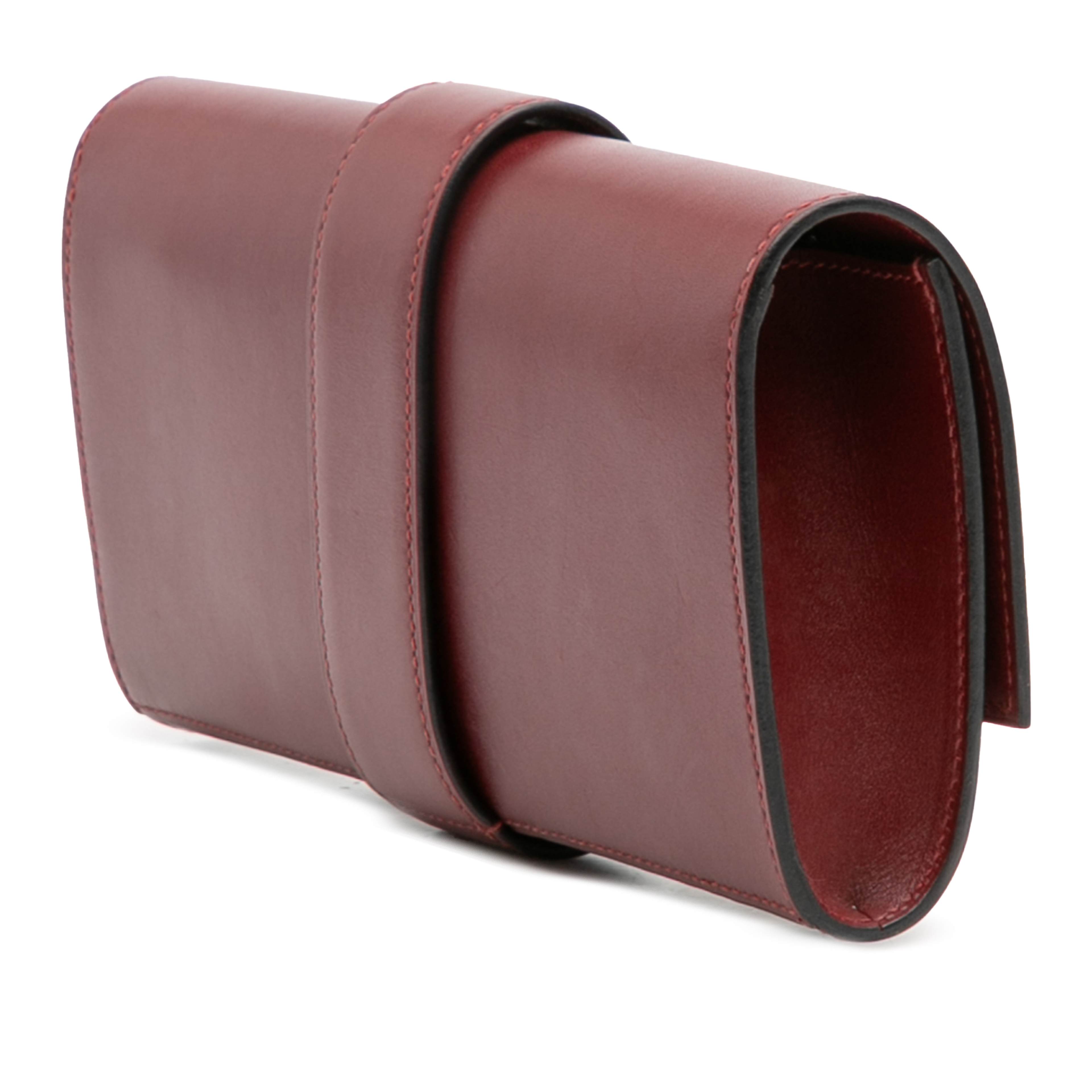 Hermès Swift Medor Clutch 23, från Luxclusif, i färgen bordeaux. Klicka för att öppna bilden i stort format