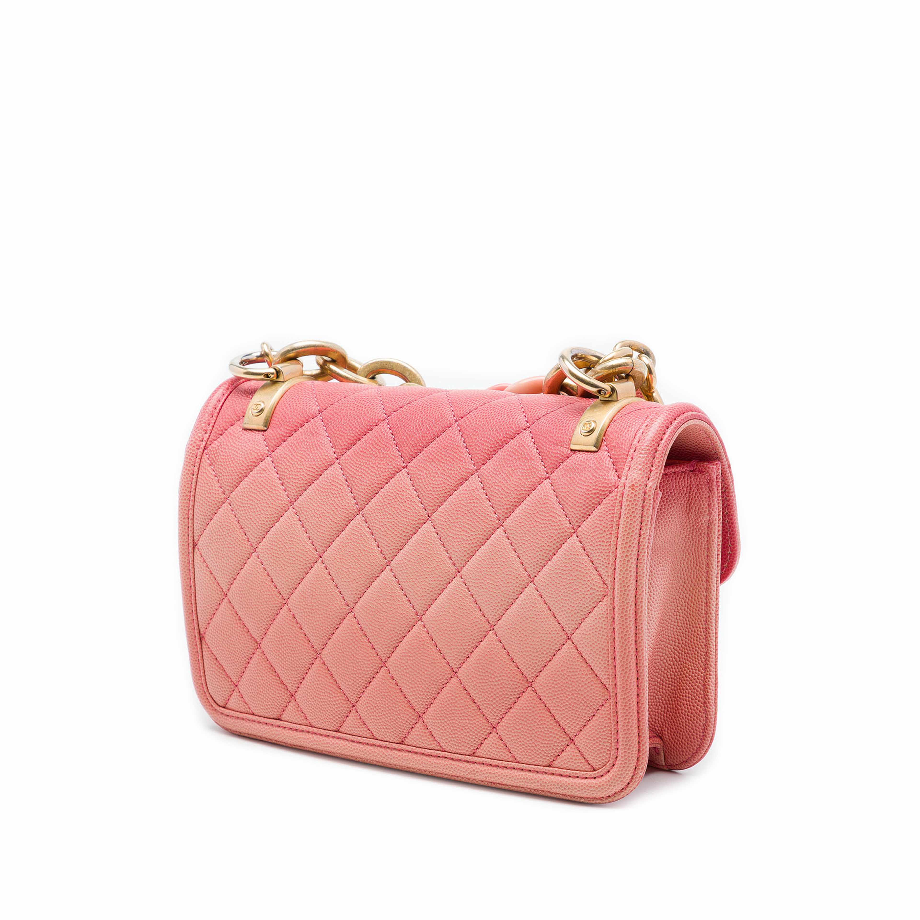 Chanel Small Quilted Caviar Sunset On The Sea Flap, från Luxclusif, i färgen rosa. Klicka för att öppna bilden i stort format