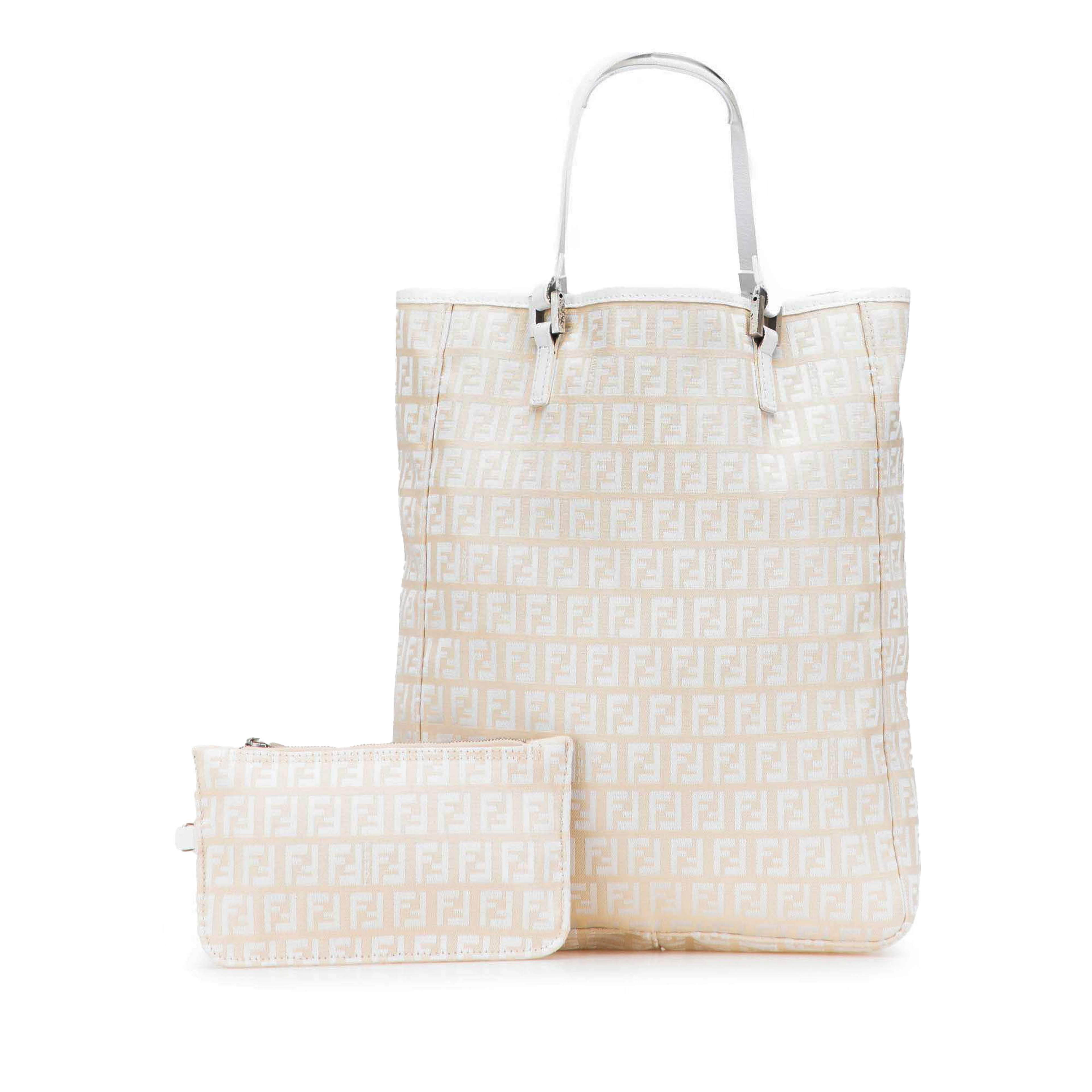 Fendi Zucchino Canvas Tote, från Luxclusif, i färgen vit. Klicka för att öppna bilden i stort format