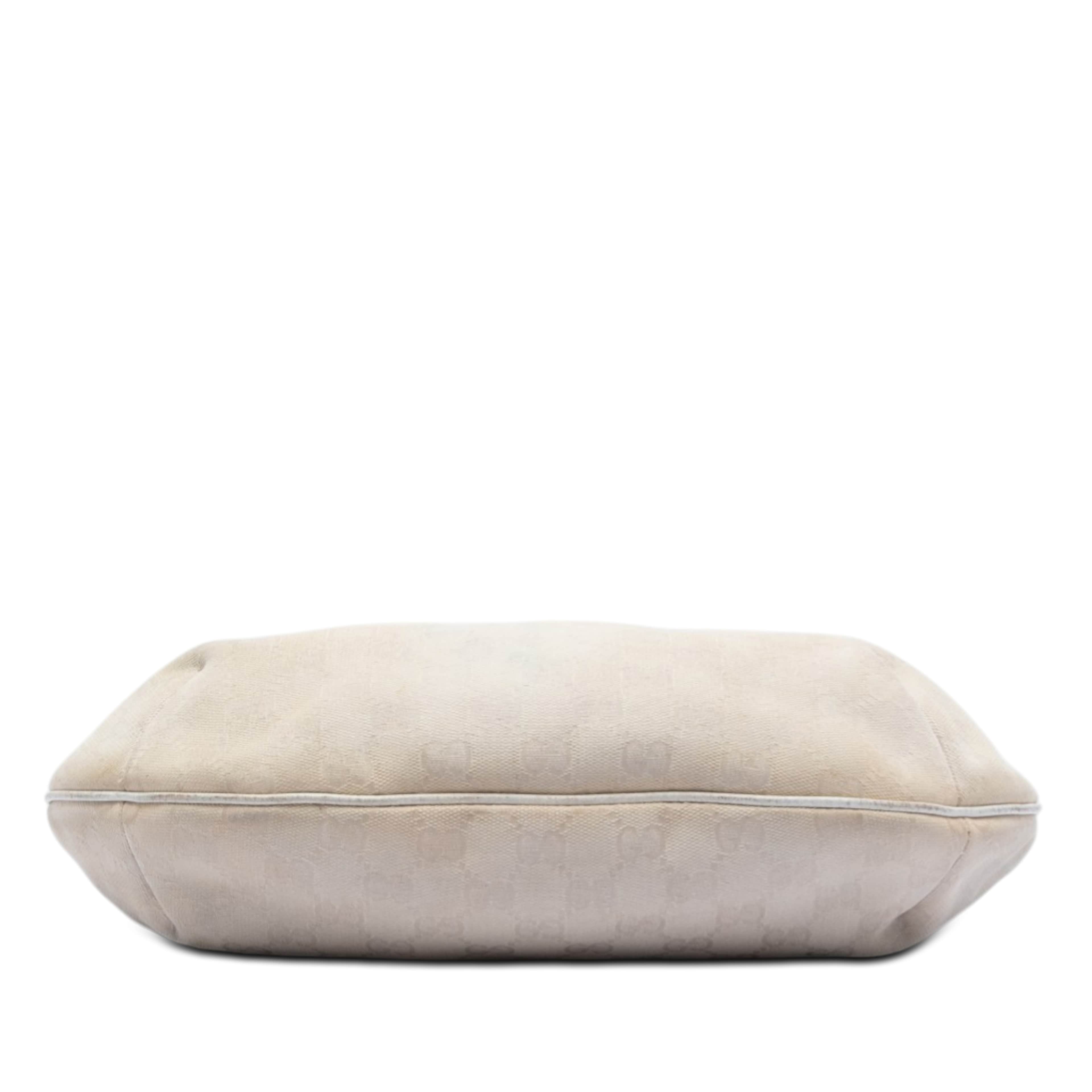 Gucci Gg Canvas Web Crossbody, från Luxclusif, i färgen beige. Klicka för att öppna bilden i stort format