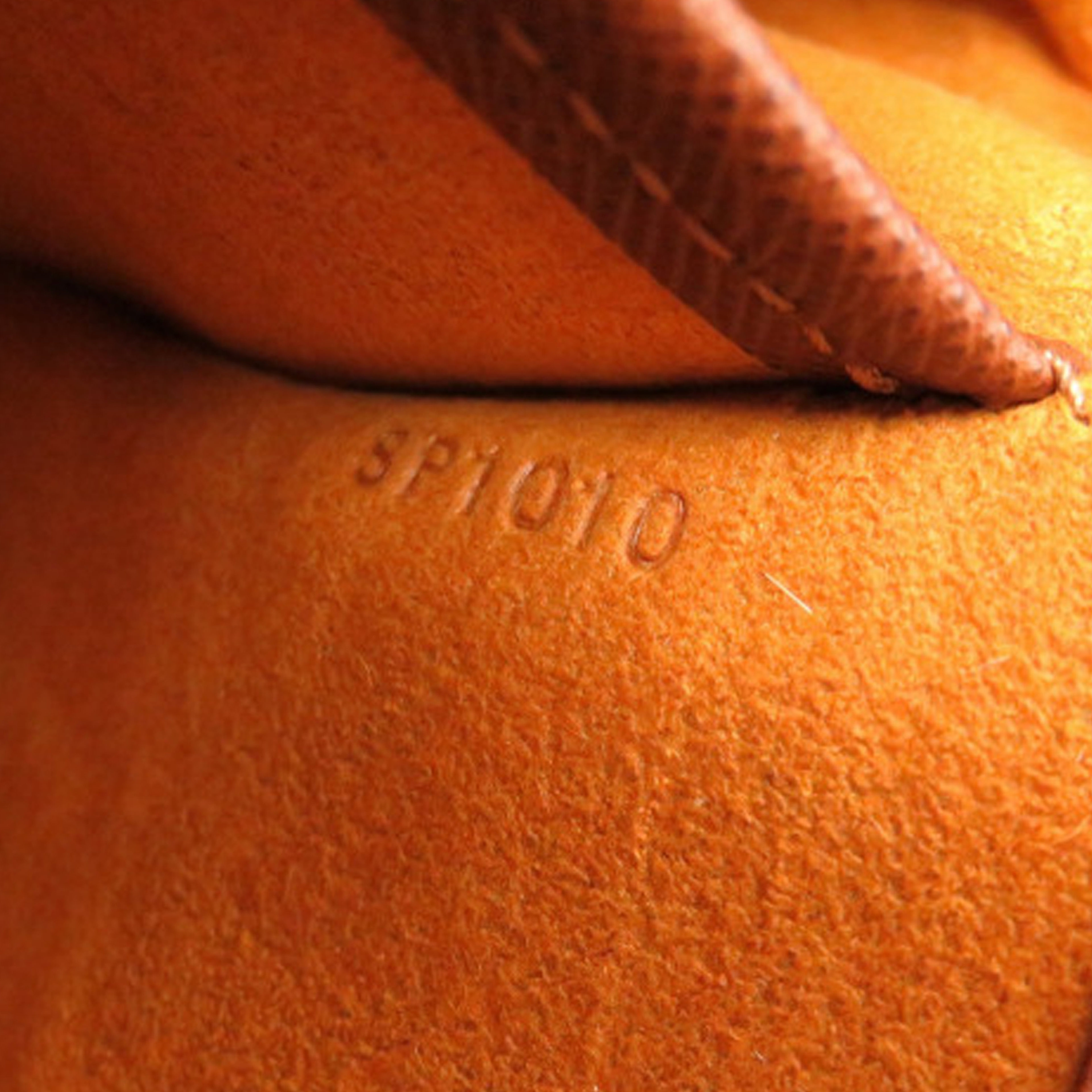 Louis Vuitton Monogram Musette Tango Short Strap, från Luxclusif, i färgen brown. Klicka för att öppna bilden i stort format