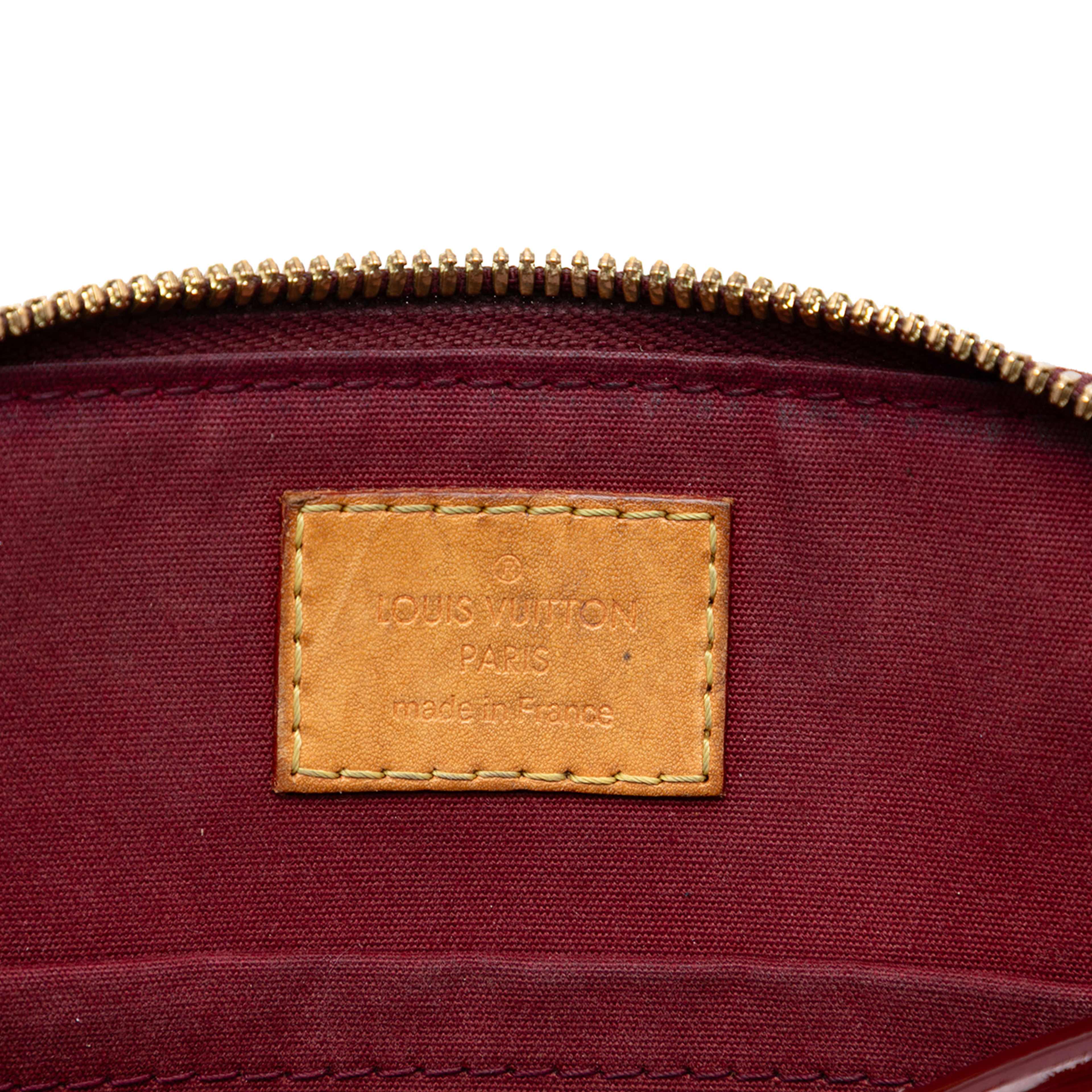 Louis Vuitton Monogram Vernis Alma Bb, från Luxclusif, i färgen dark red. Klicka för att öppna bilden i stort format