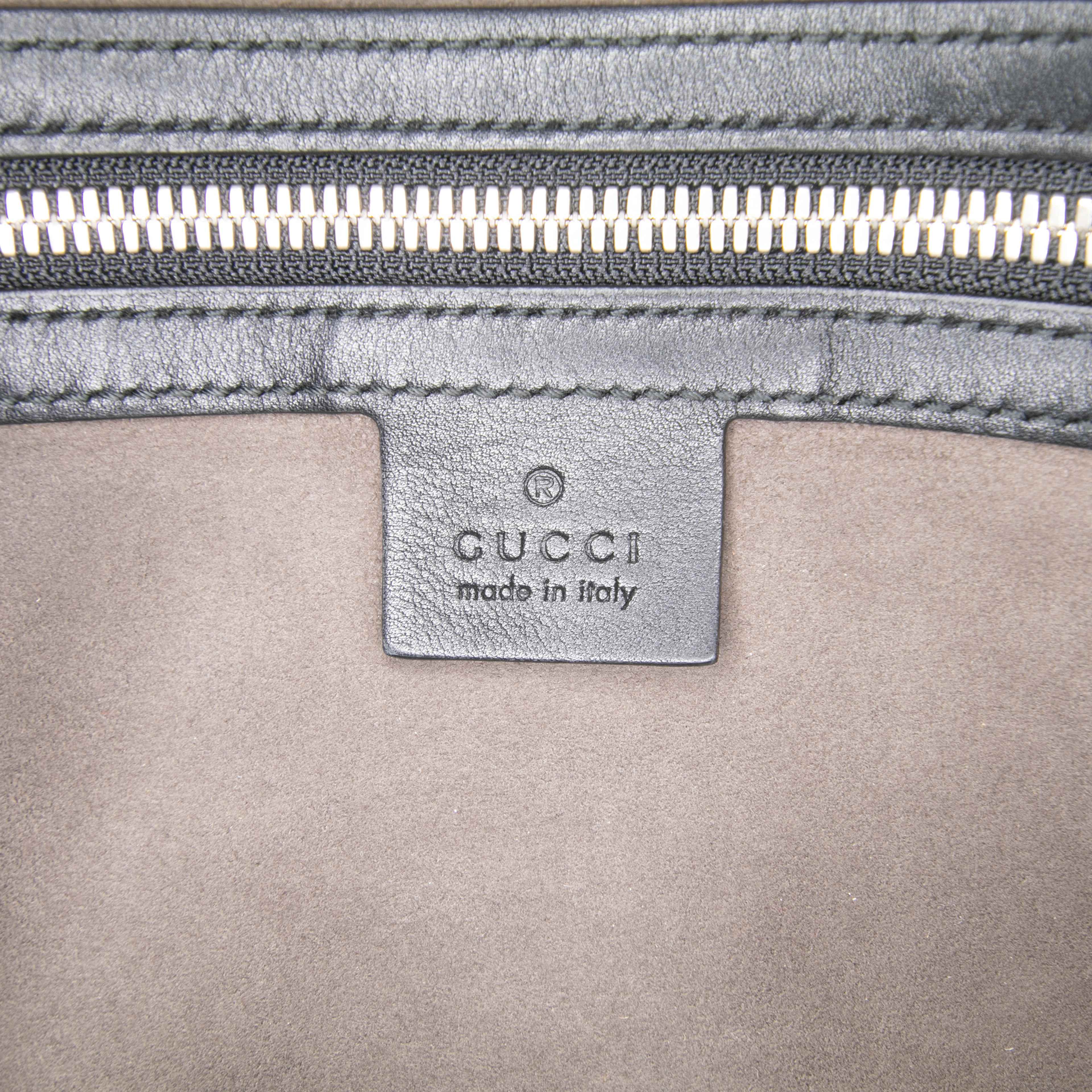 Gucci Guccissima Wristlet Clutch, från Luxclusif, i färgen black. Klicka för att öppna bilden i stort format