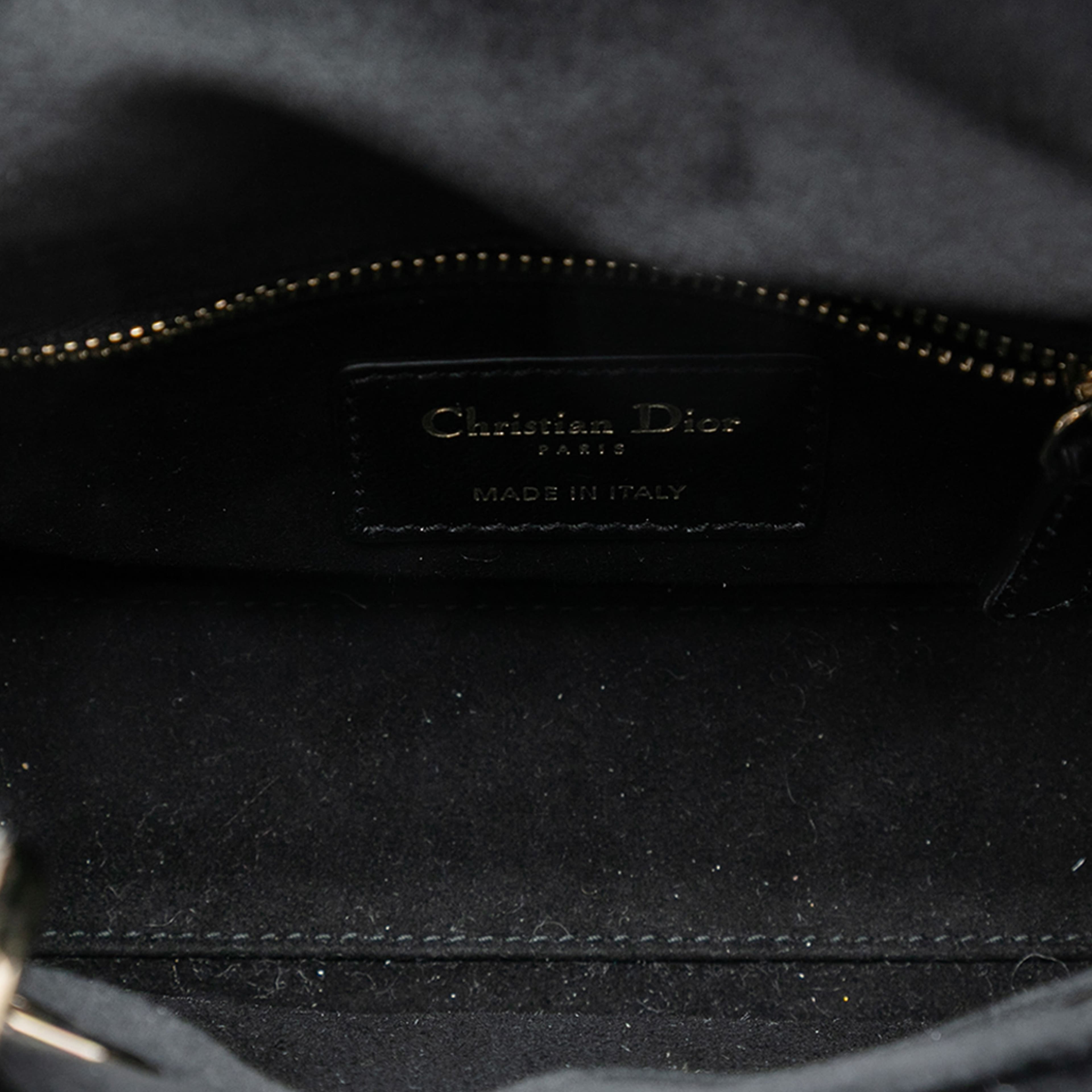 Dior Mini Velvet Cannage Lady Dior, från Luxclusif, i färgen black. Klicka för att öppna bilden i stort format