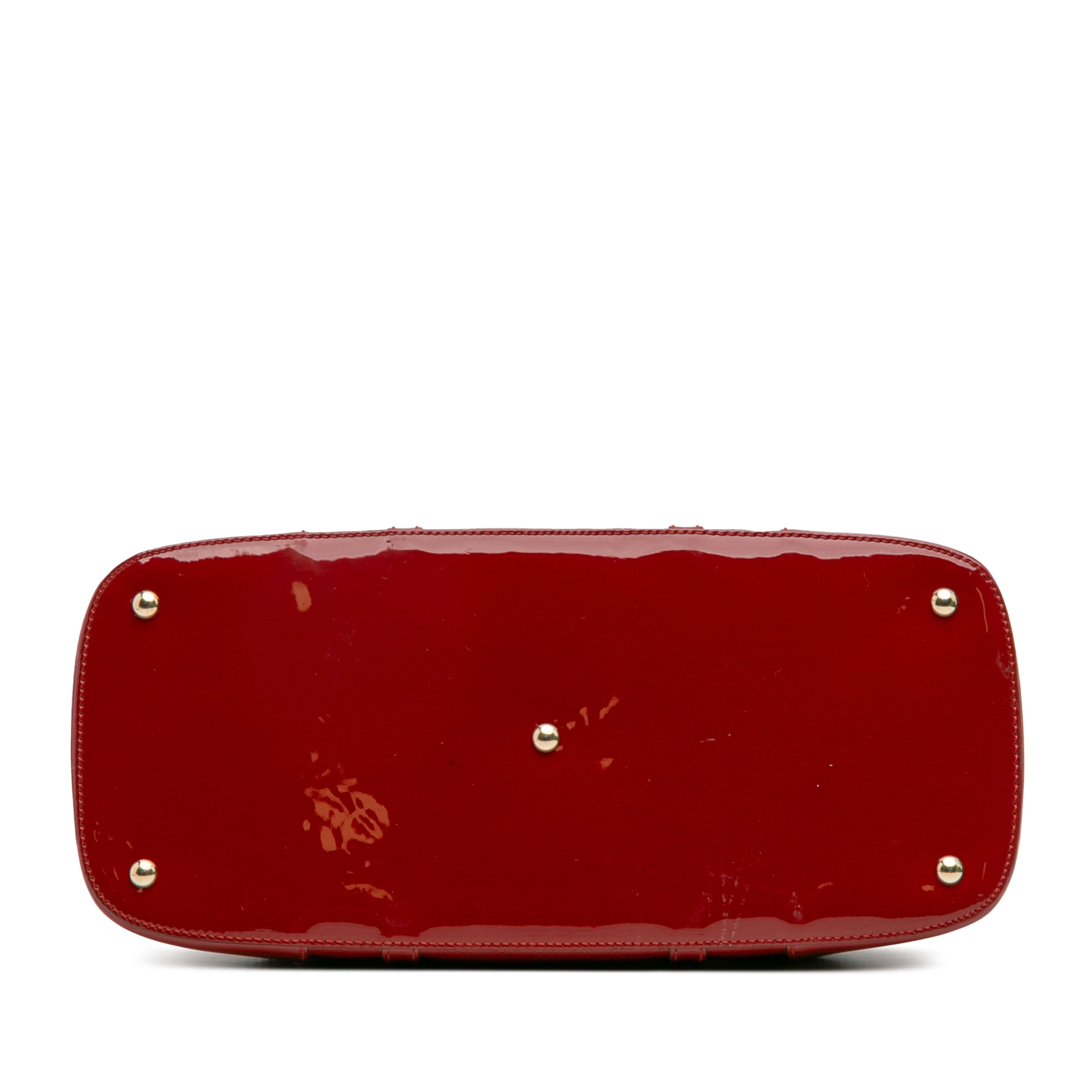 Gucci Large Microguccissima Patent Nice Dome Top Handle Bag, från Luxclusif, i färgen röd. Klicka för att öppna bilden i stort format