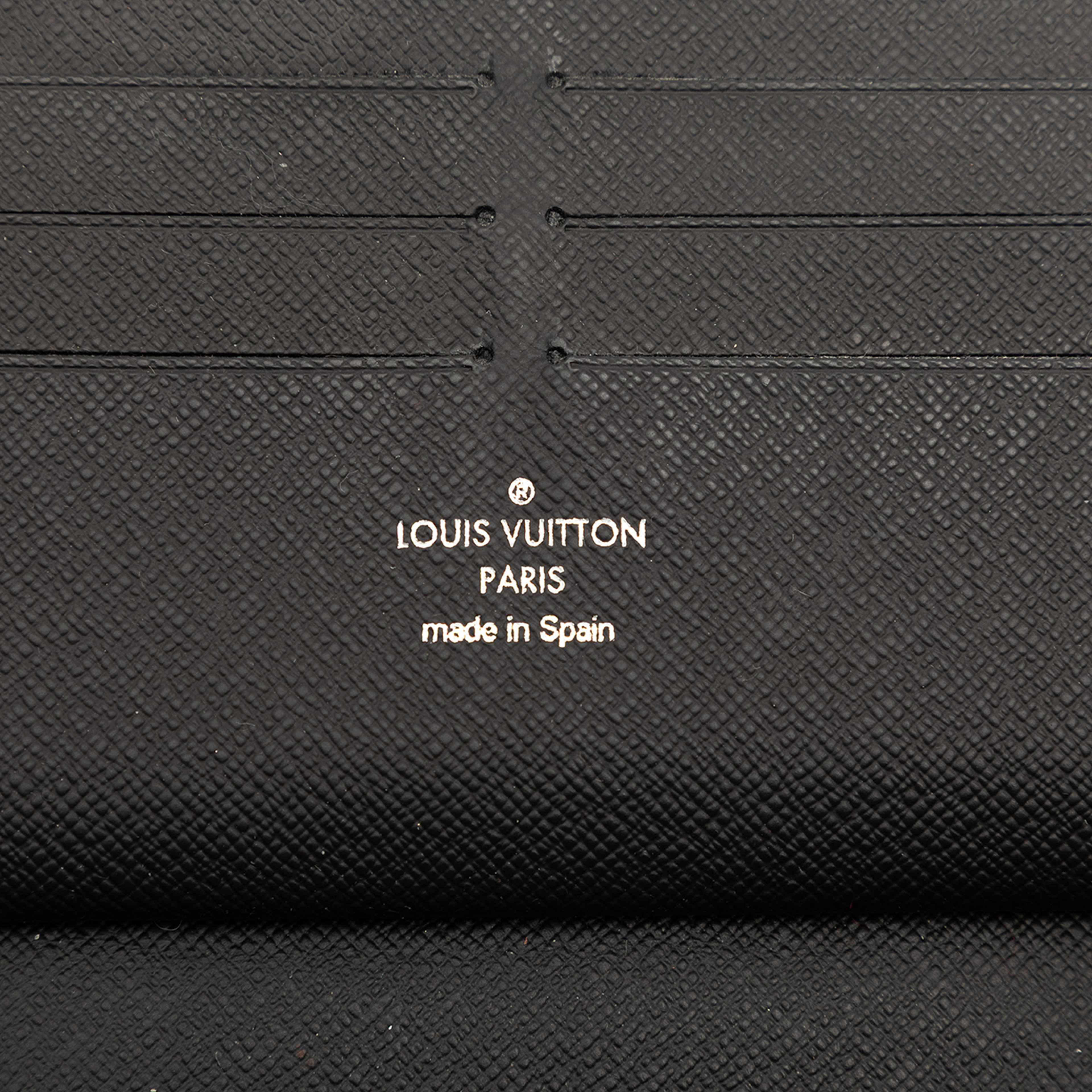 Louis Vuitton Epi Zippy Long Wallet, från Luxclusif, i färgen black. Klicka för att öppna bilden i stort format