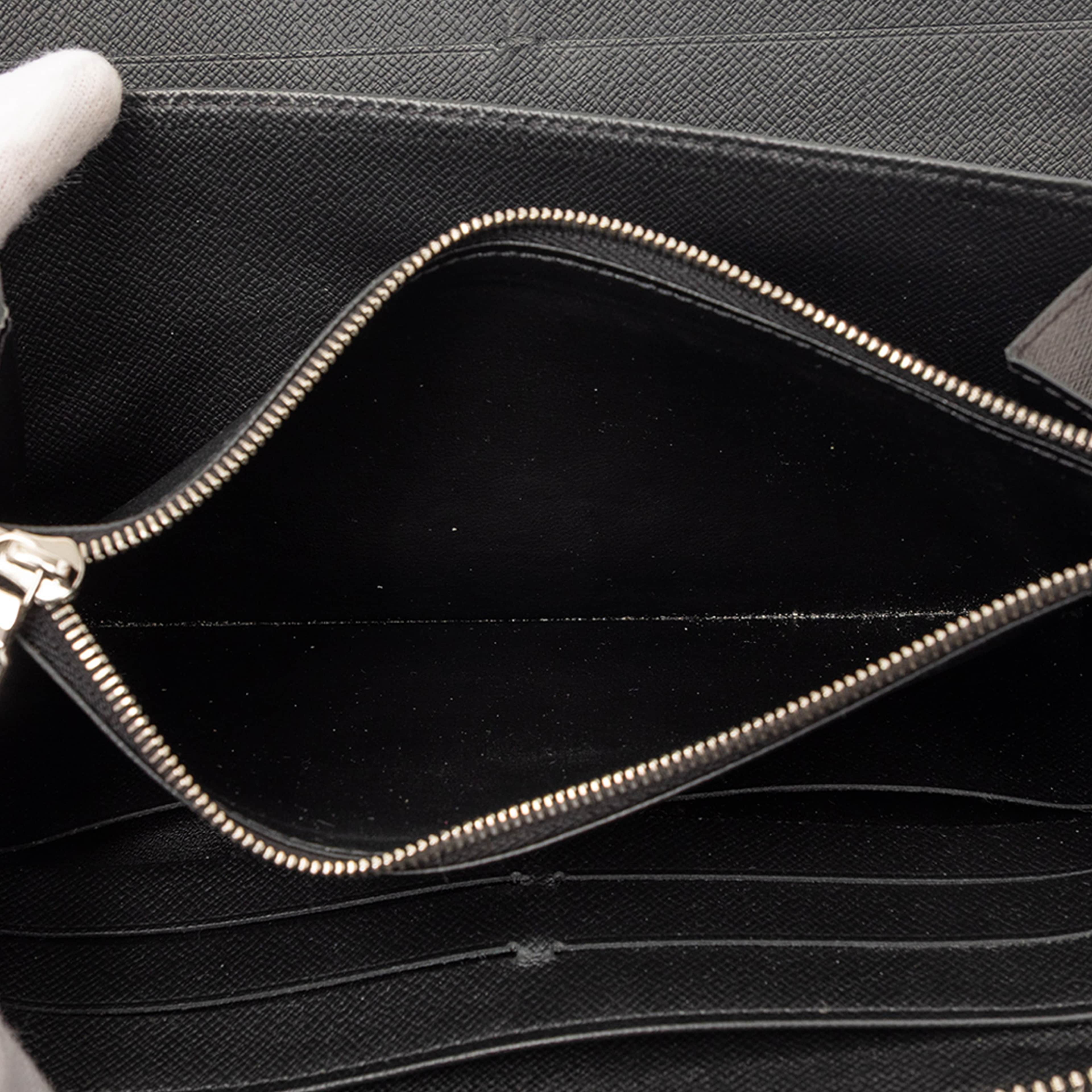 Louis Vuitton Epi Zippy Long Wallet, från Luxclusif, i färgen black. Klicka för att öppna bilden i stort format