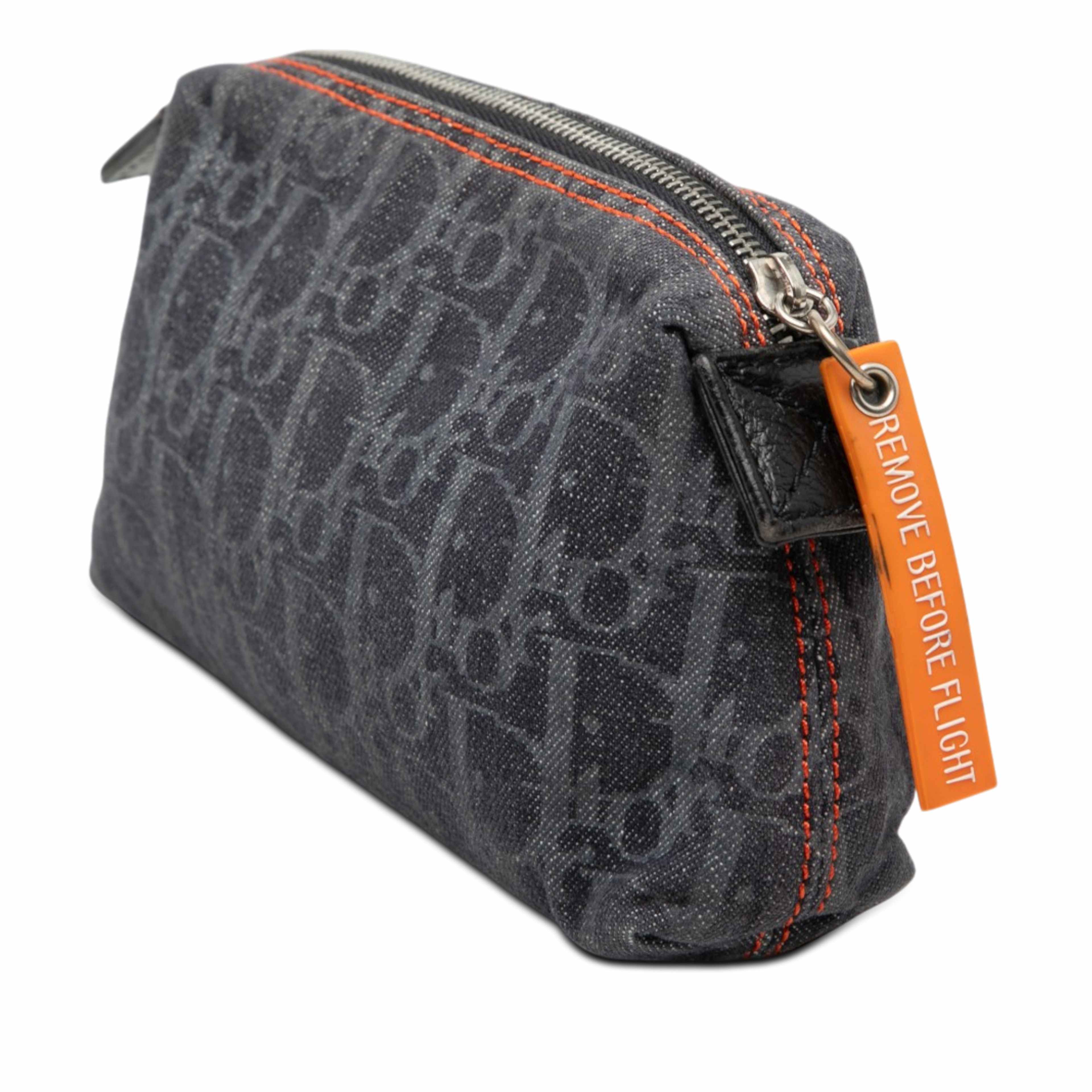 Dior Diorissimo Trotter Denim Flight Cosmetic Pouch, från Luxclusif, i färgen dark blue. Klicka för att öppna bilden i stort format