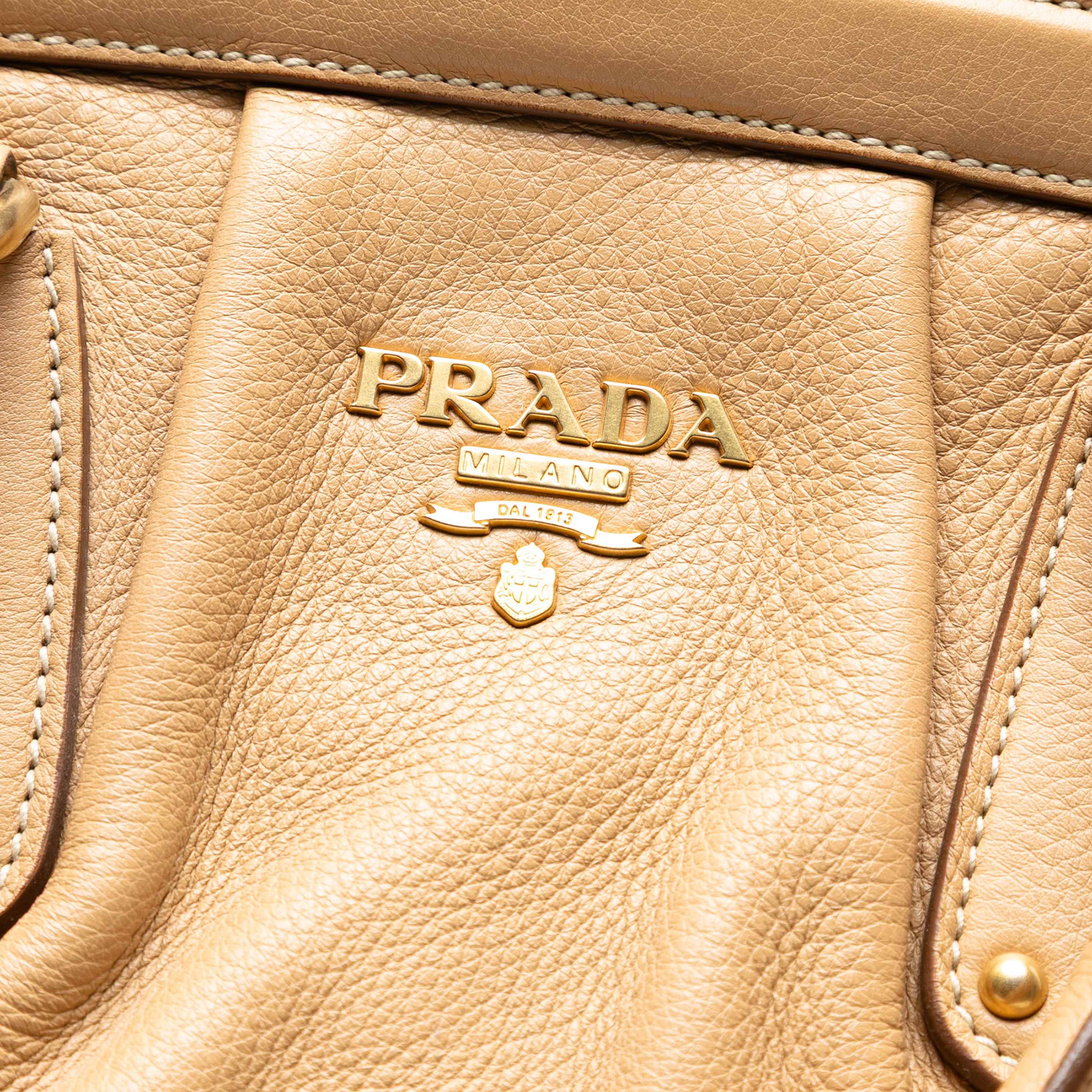 Prada Cervo Antik Frame Handbag, från Luxclusif, i färgen beige. Klicka för att öppna bilden i stort format
