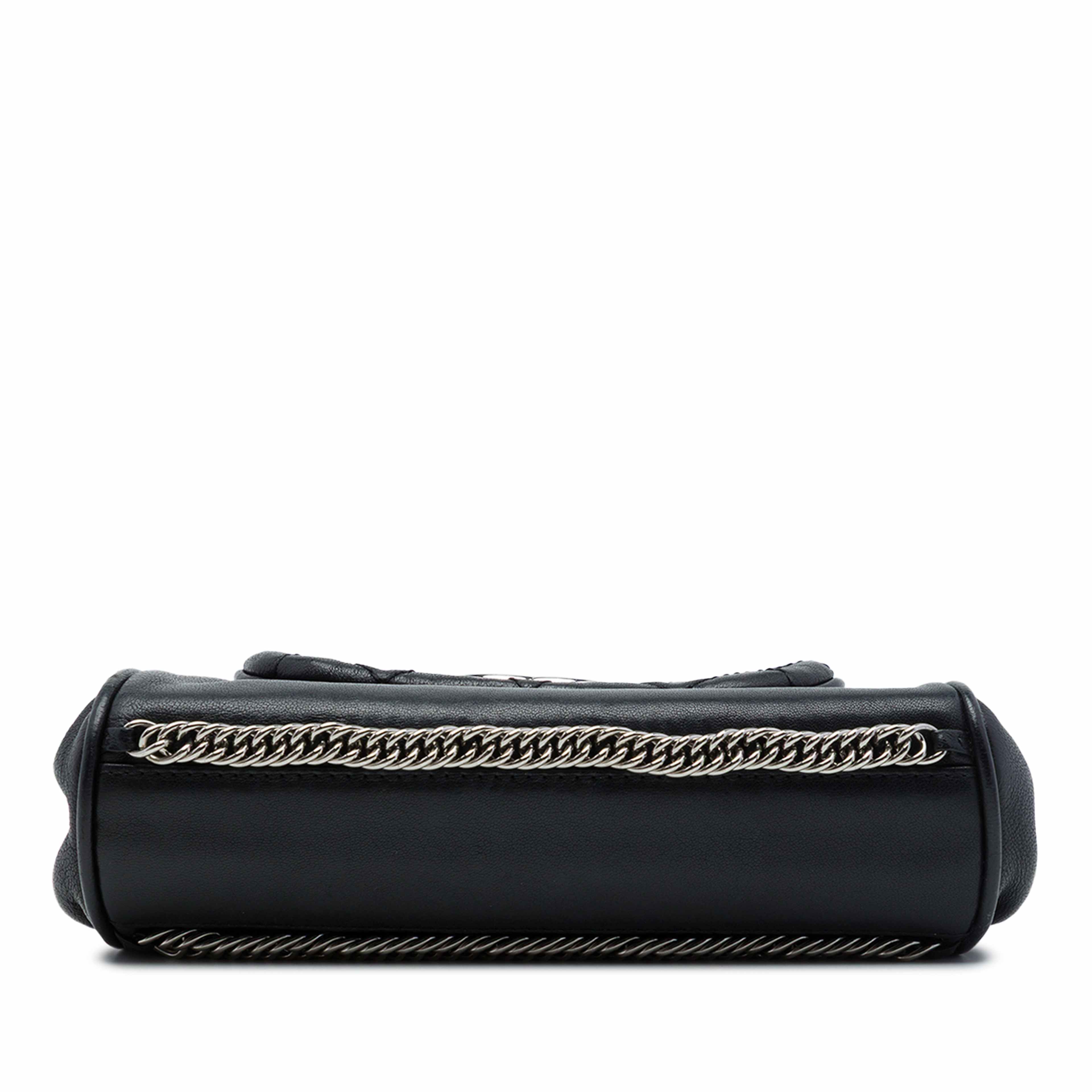 Chanel Cc Quilted Lambskin Bijoux Chain Accordion Flap, från Luxclusif, i färgen svart. Klicka för att öppna bilden i stort format