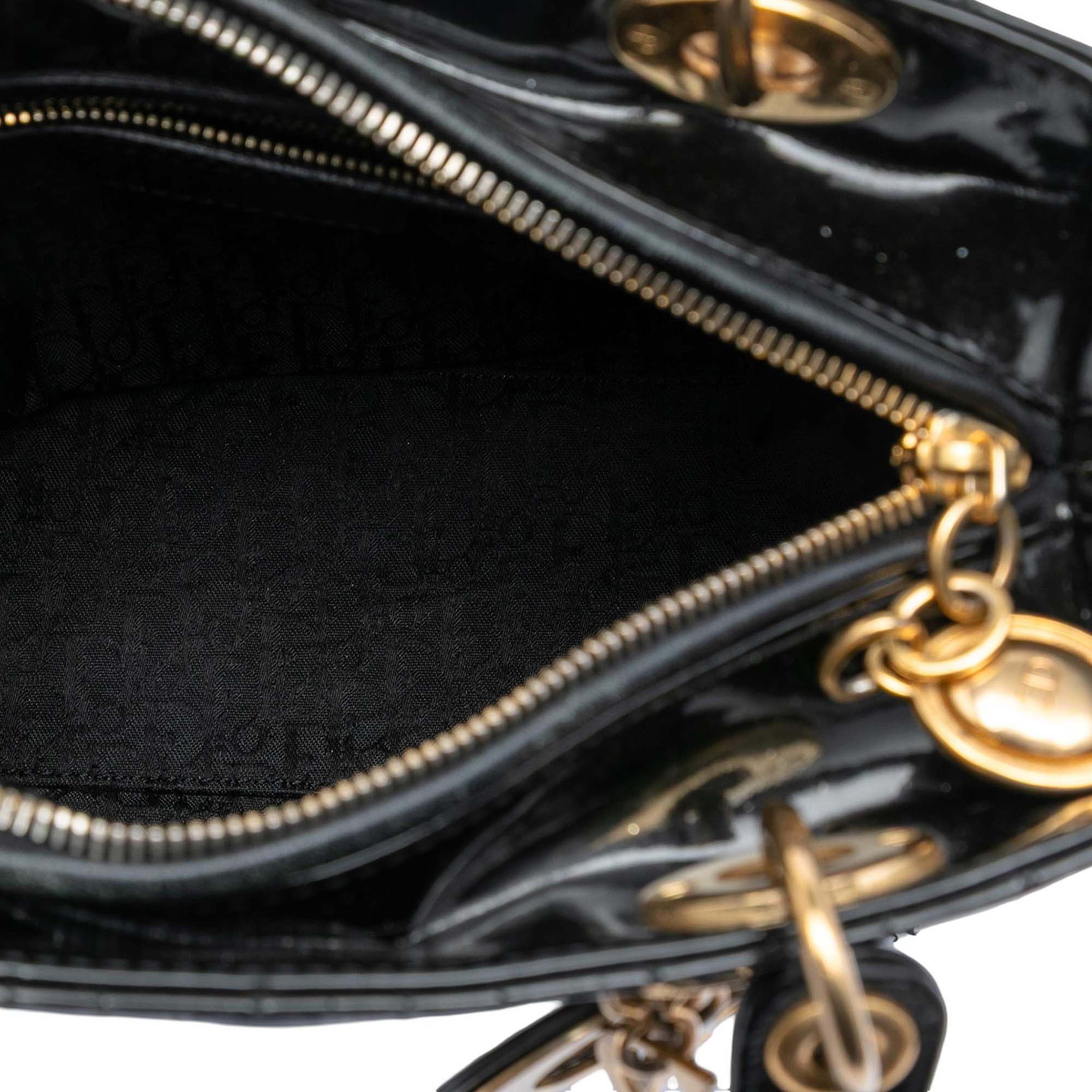 Dior Medium Patent Cannage Lady Dior, från Luxclusif, i färgen black. Klicka för att öppna bilden i stort format