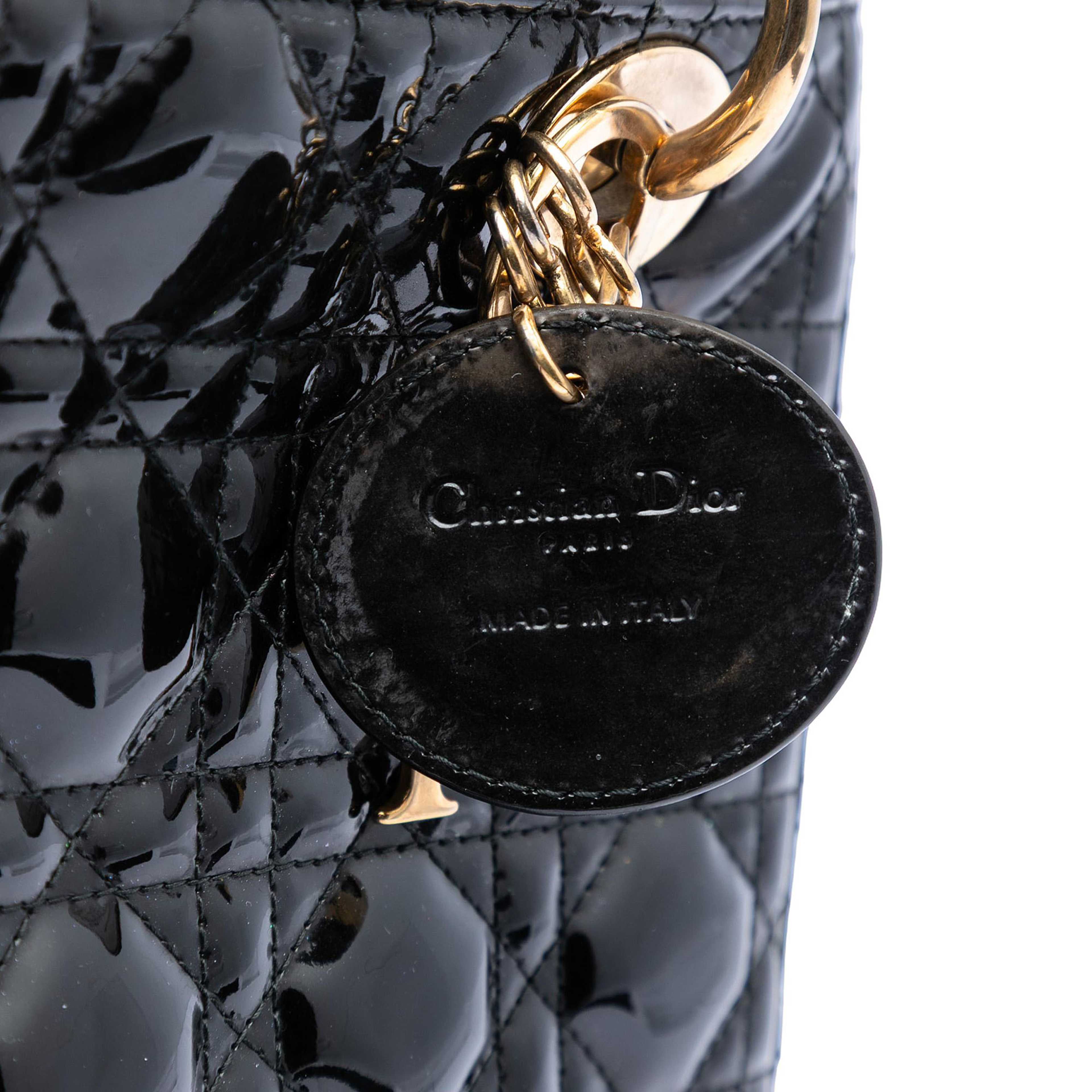 Dior Medium Patent Cannage Lady Dior, från Luxclusif, i färgen svart. Klicka för att öppna bilden i stort format