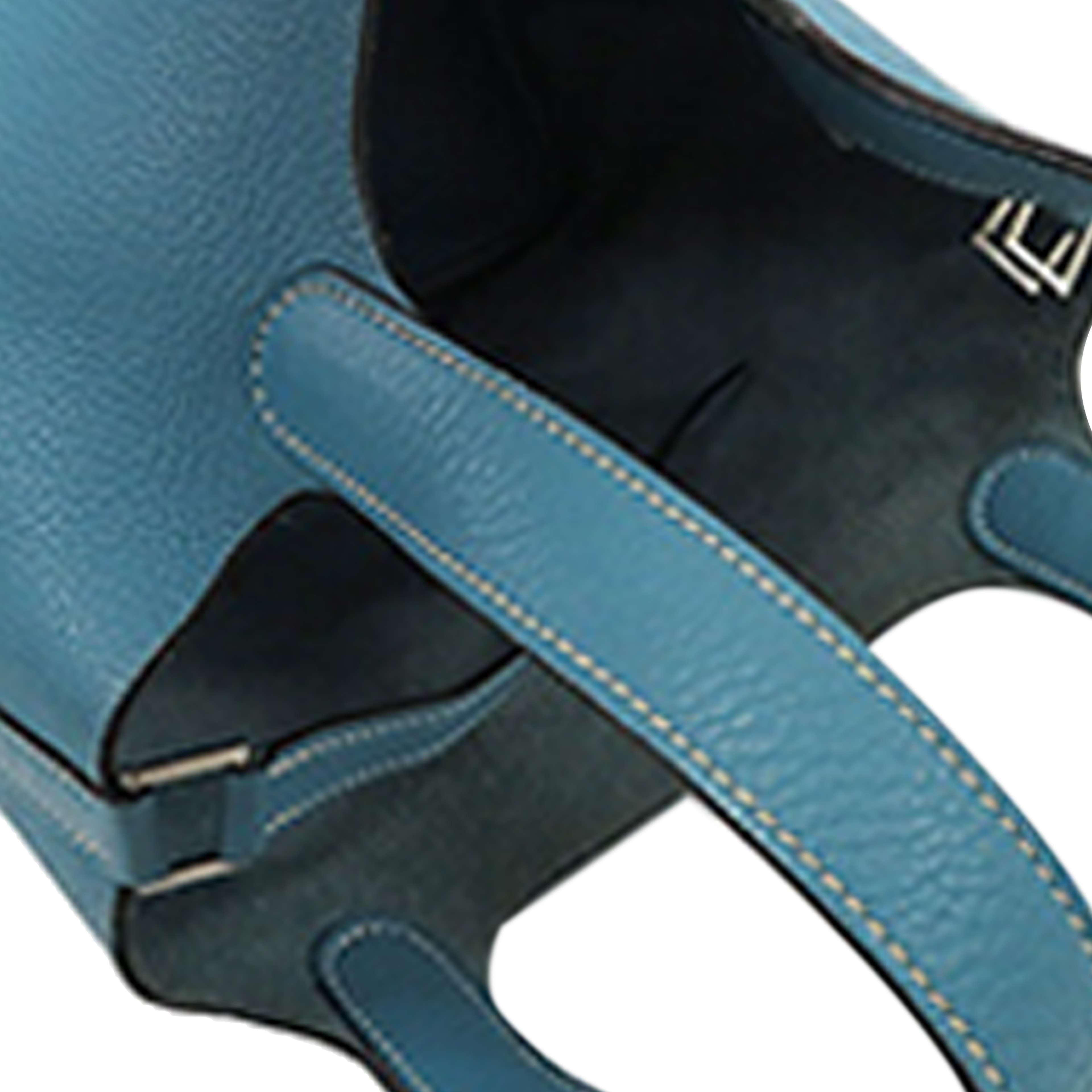 Hermès Clemence Picotin 18, från Luxclusif, i färgen light blue. Klicka för att öppna bilden i stort format