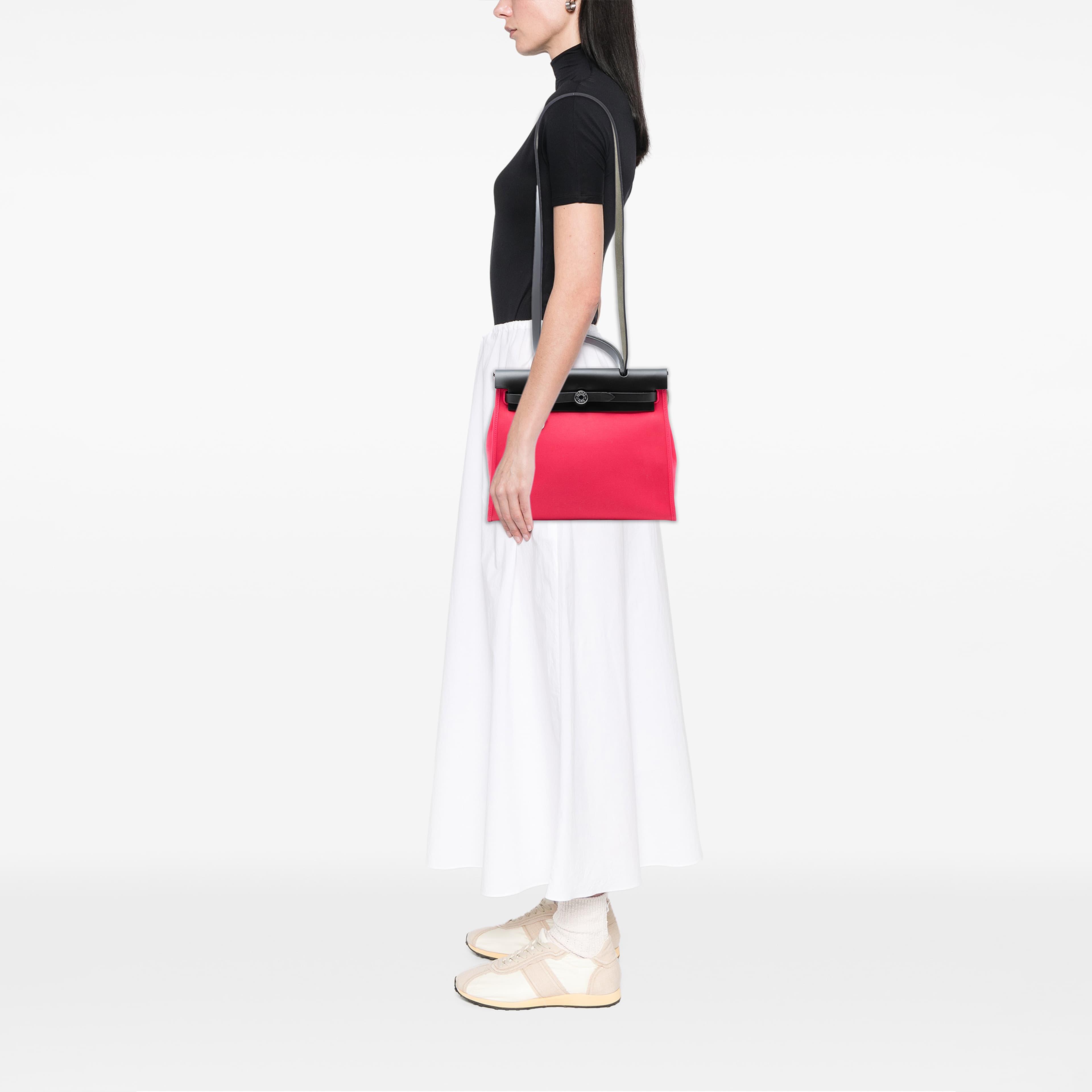 Hermès Toile Herbag Zip 31, från Luxclusif, i färgen rosa. Klicka för att öppna bilden i stort format