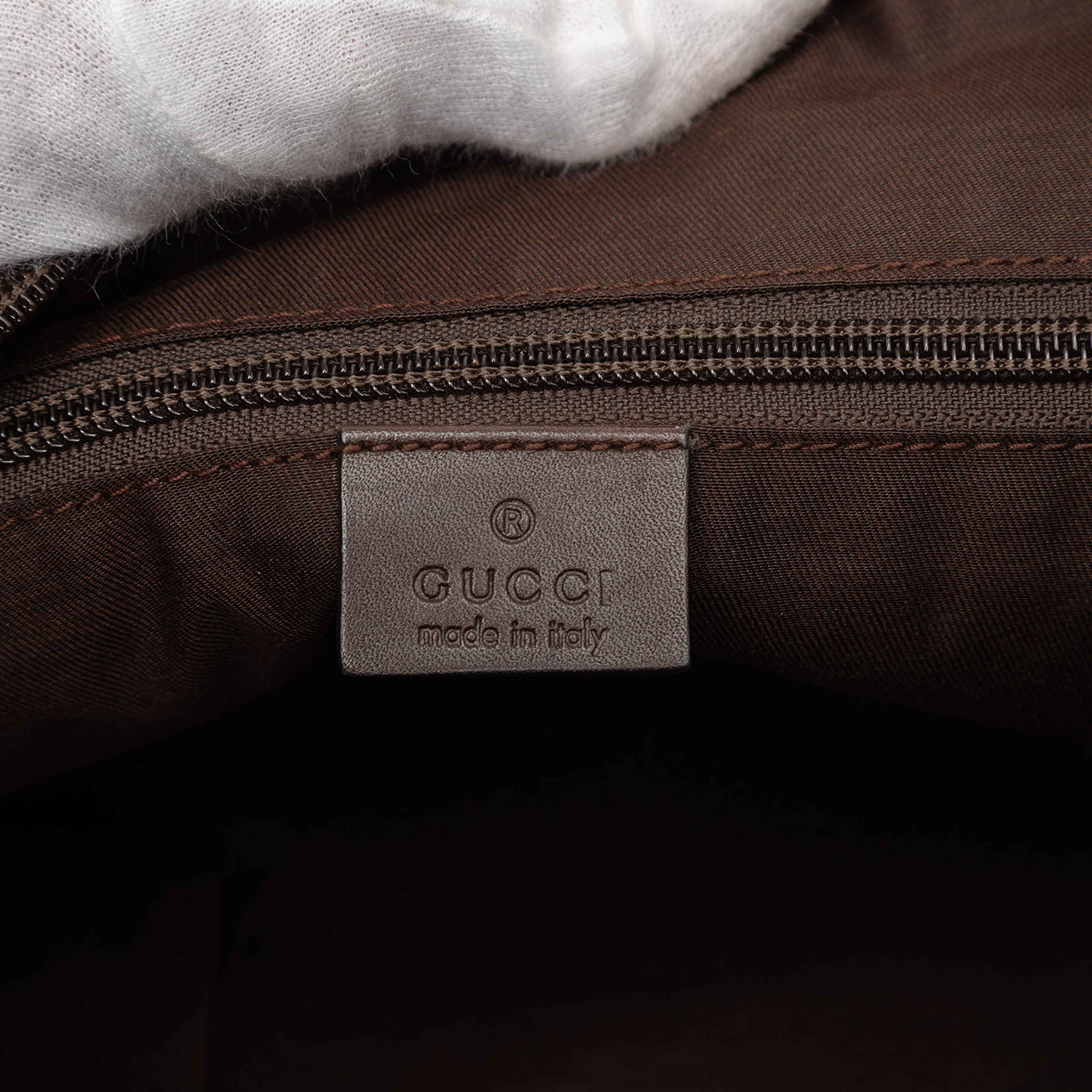 Gucci Gg Canvas Crossbody, från Luxclusif, i färgen beige. Klicka för att öppna bilden i stort format