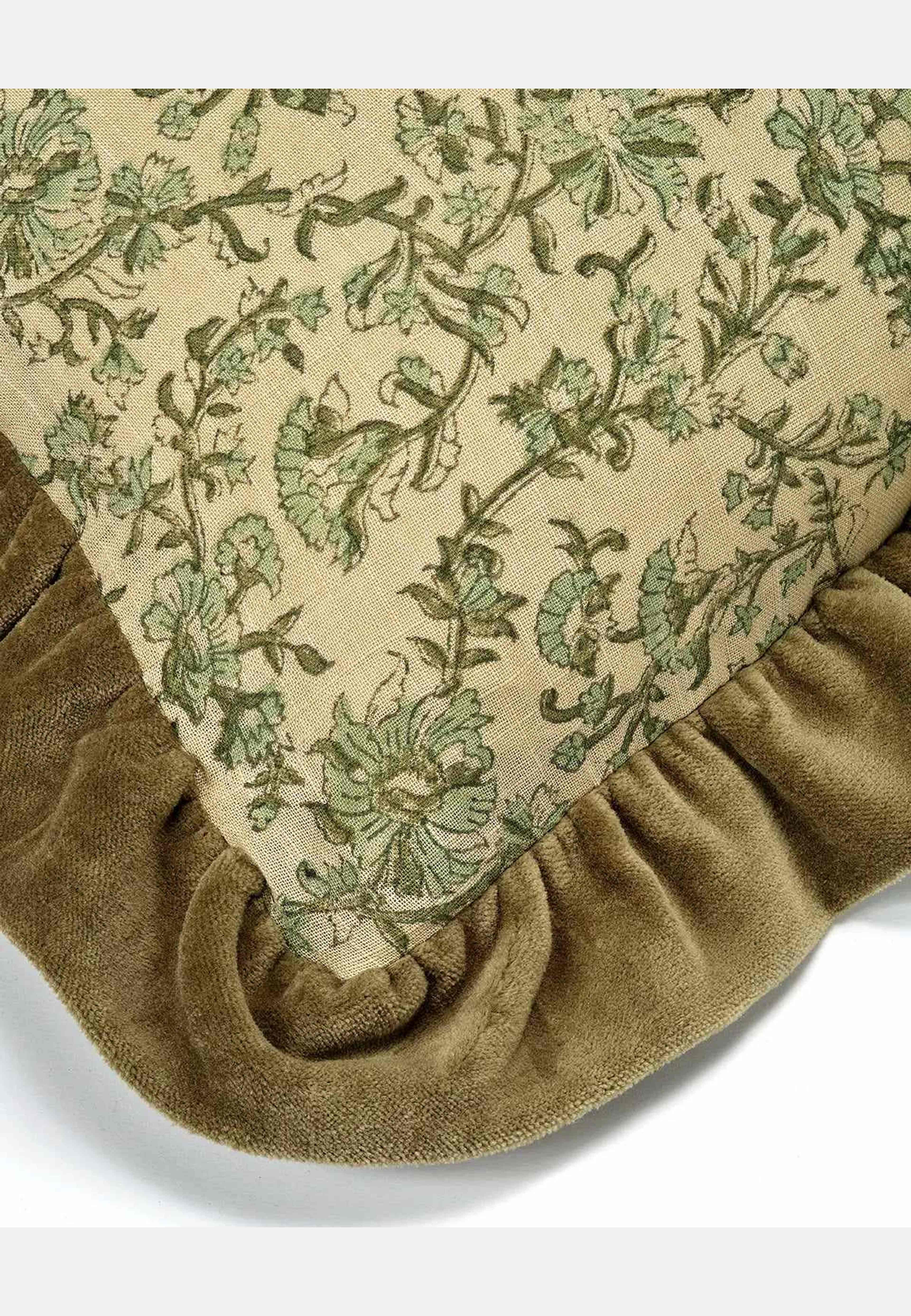 Kuddfodral Tendril, från Classic Collection, i färgen grön. Klicka för att öppna bilden i stort format