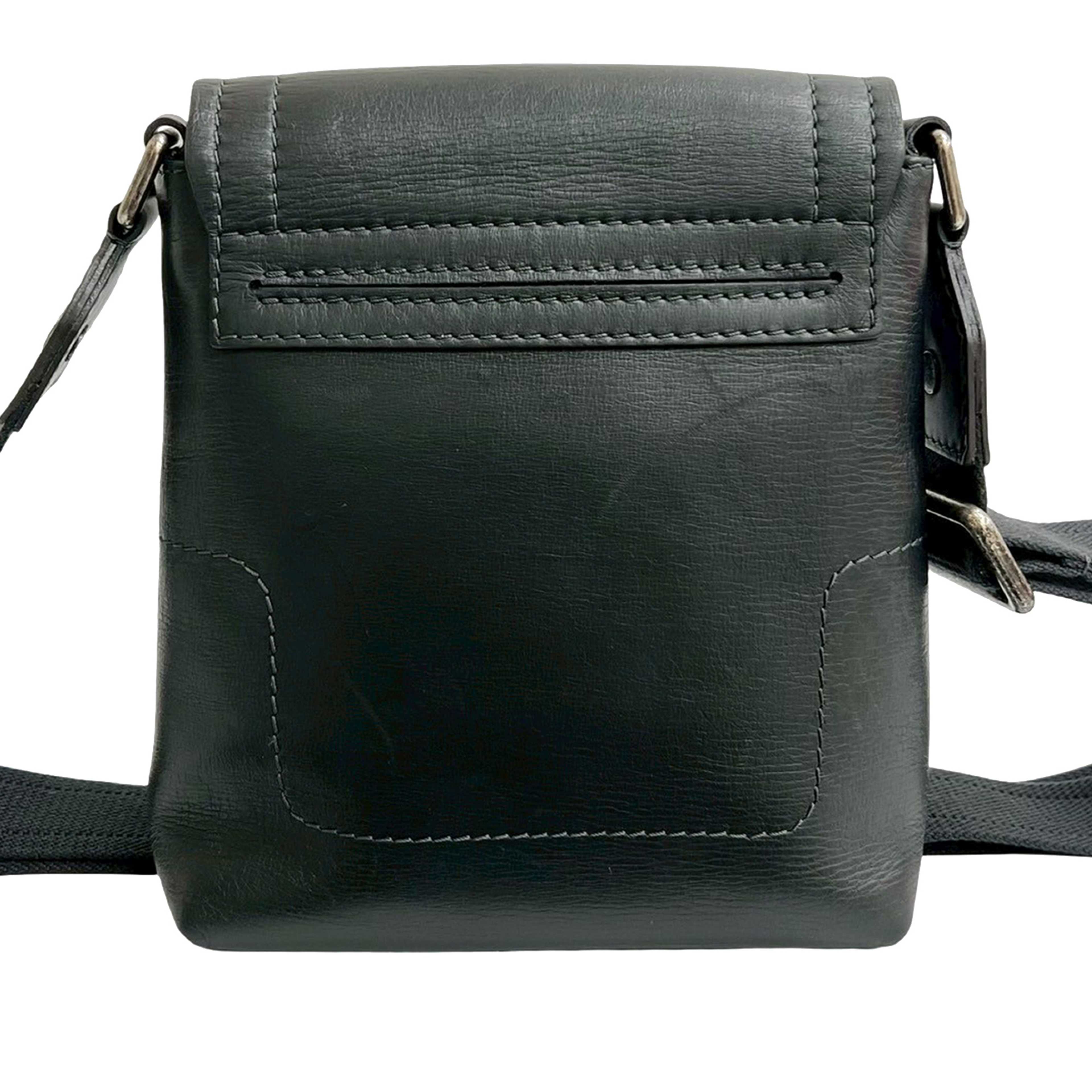 Louis Vuitton Utah Yuma, från Luxclusif, i färgen black. Klicka för att öppna bilden i stort format