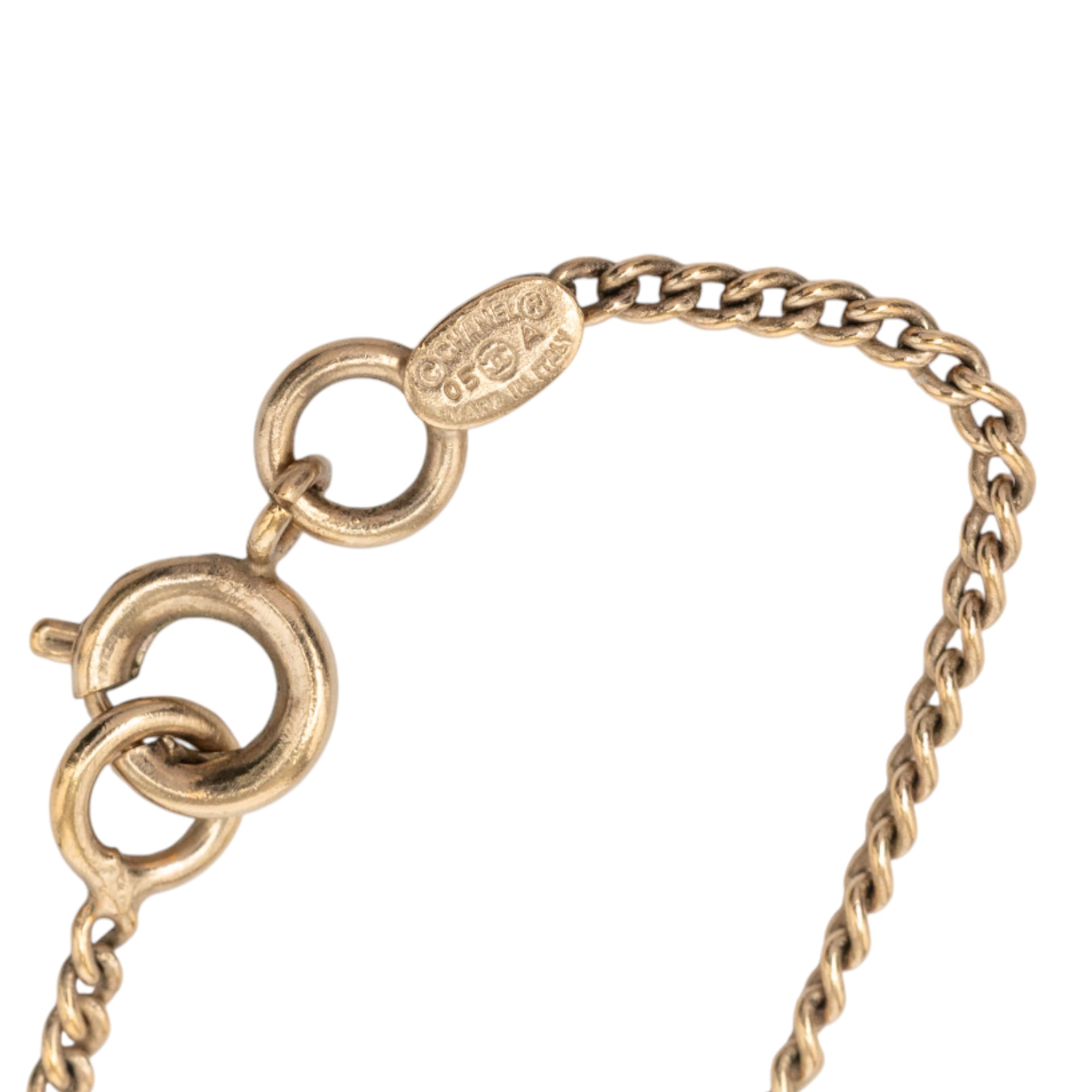 Chanel Cc Gold Plated Flap Charm Bracelet, från Luxclusif, i färgen gold. Klicka för att öppna bilden i stort format