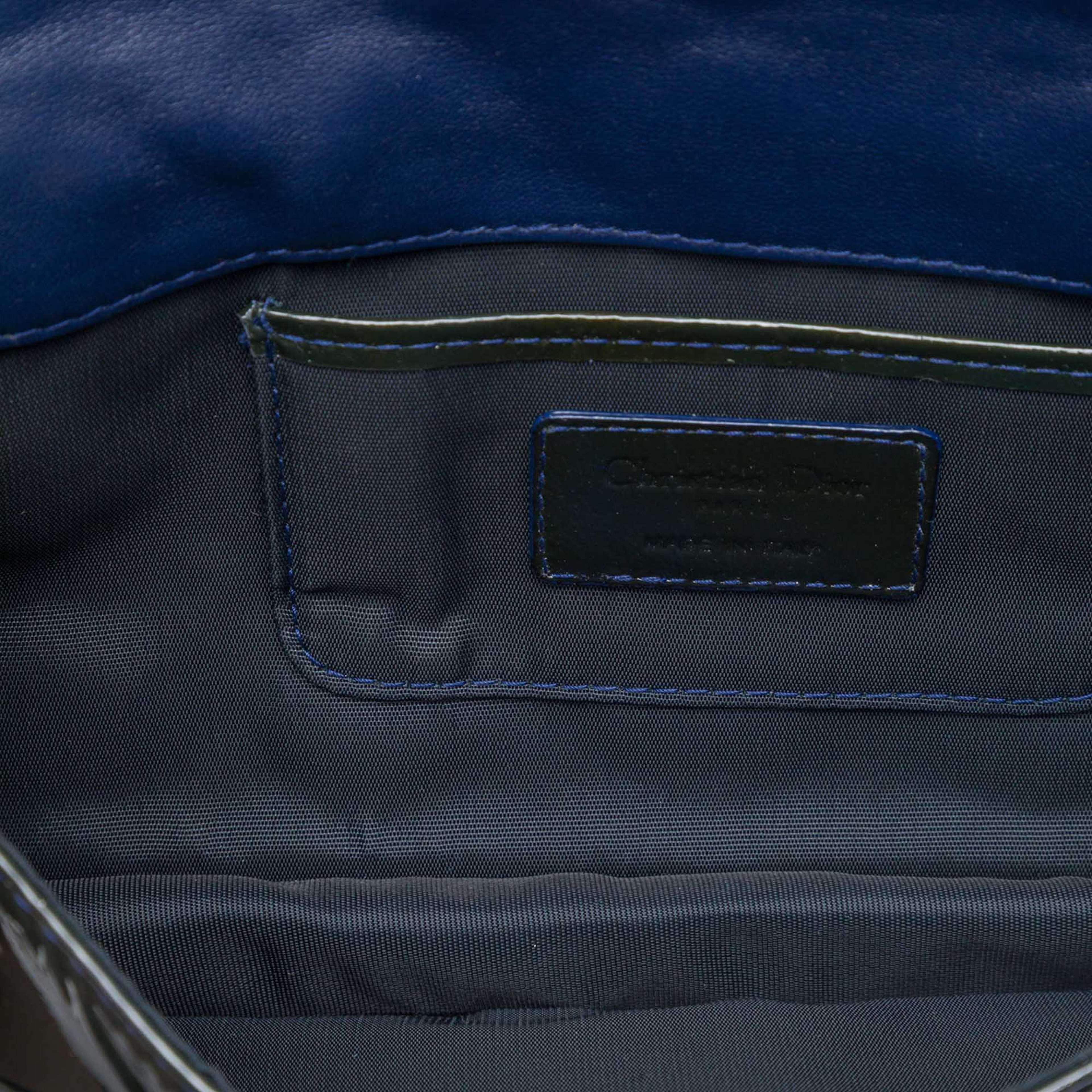 Dior Patent Cannage Lady Dior Clutch With Chain, från Luxclusif, i färgen svart. Klicka för att öppna bilden i stort format