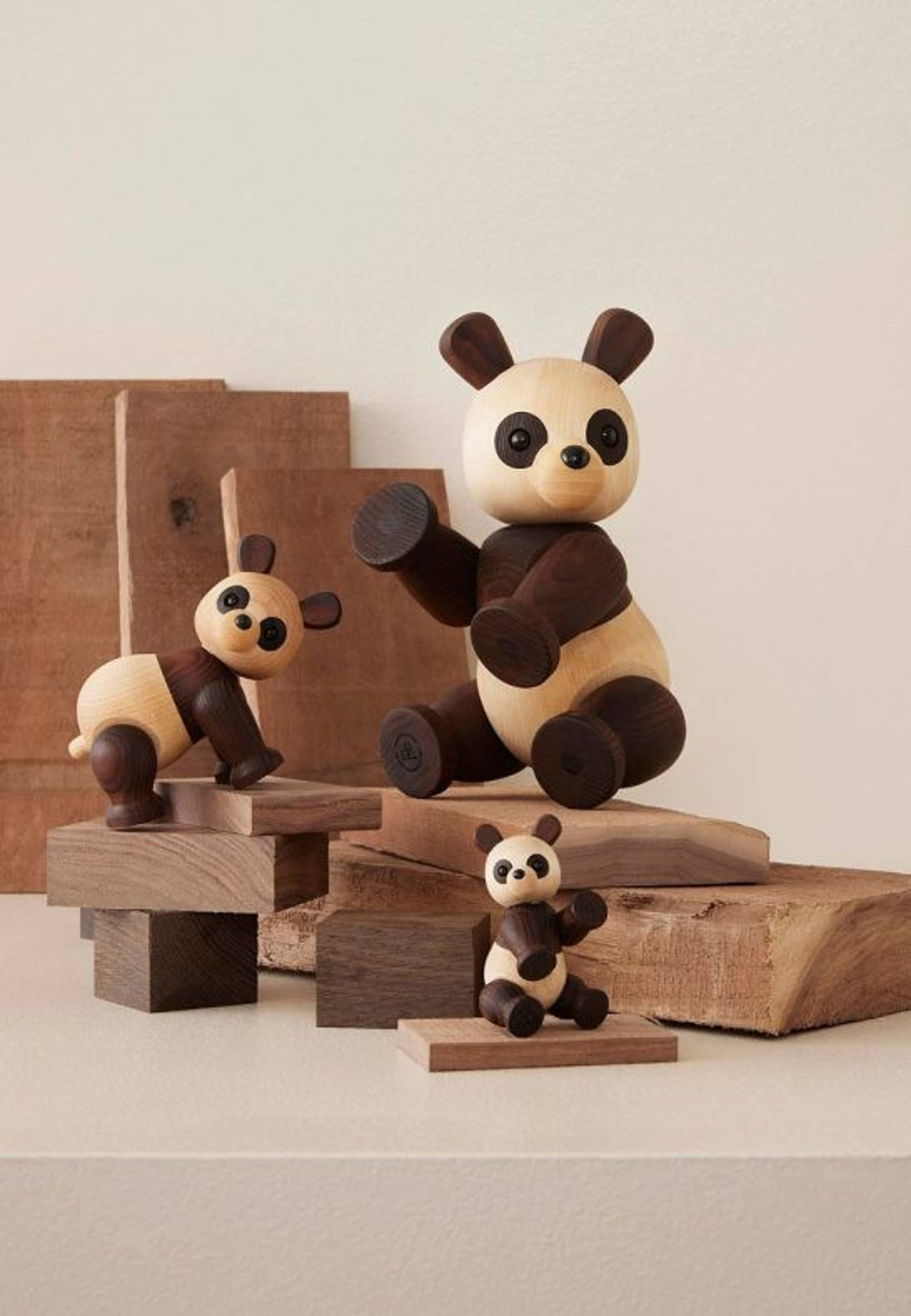 Dekoration Spring Copenhagen Pixi Panda Lönn 9 Cm, från Spring Copenhagen, i färgen brun. Klicka för att öppna bilden i stort format