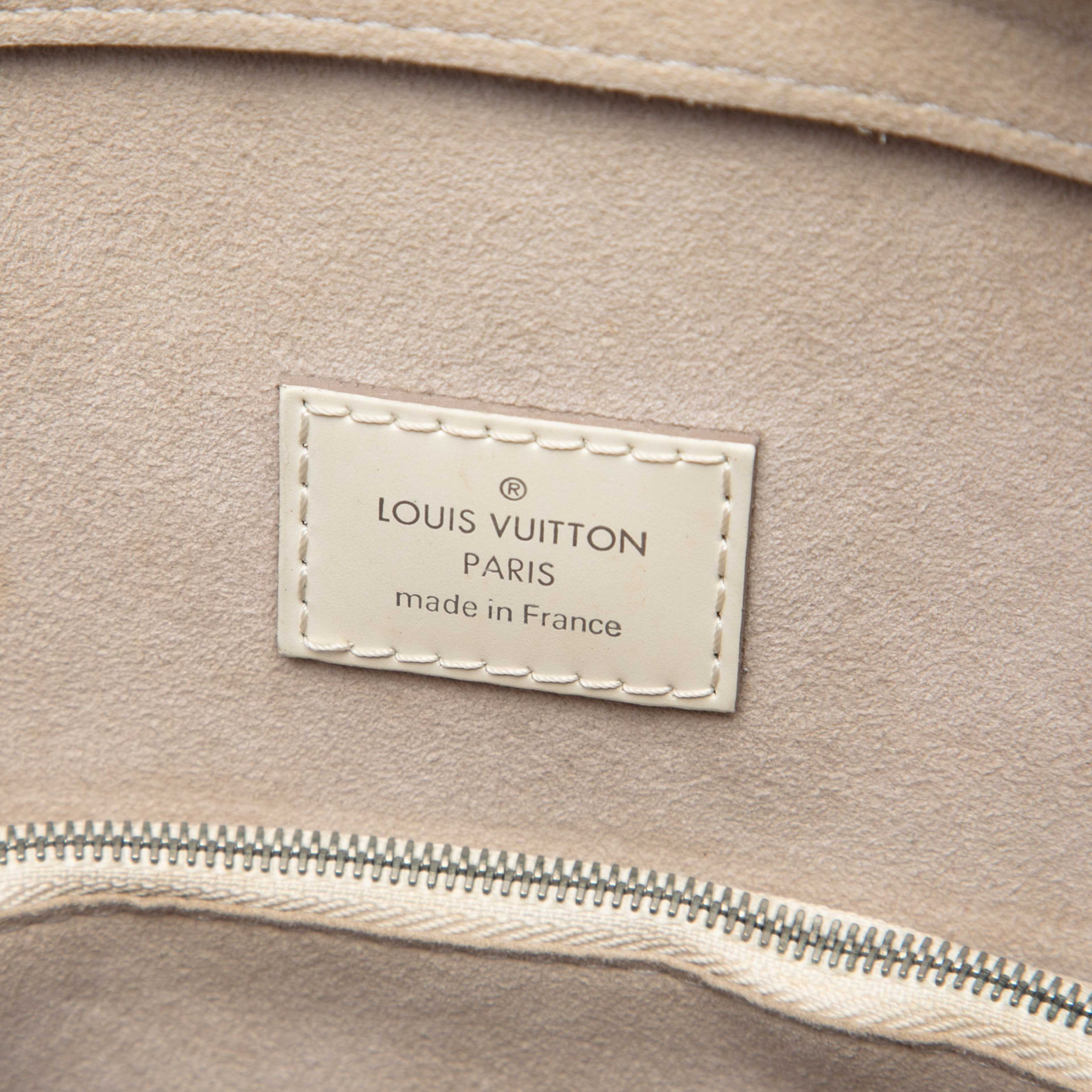 Louis Vuitton Epi Pont Neuf Gm, från Luxclusif, i färgen vit. Klicka för att öppna bilden i stort format