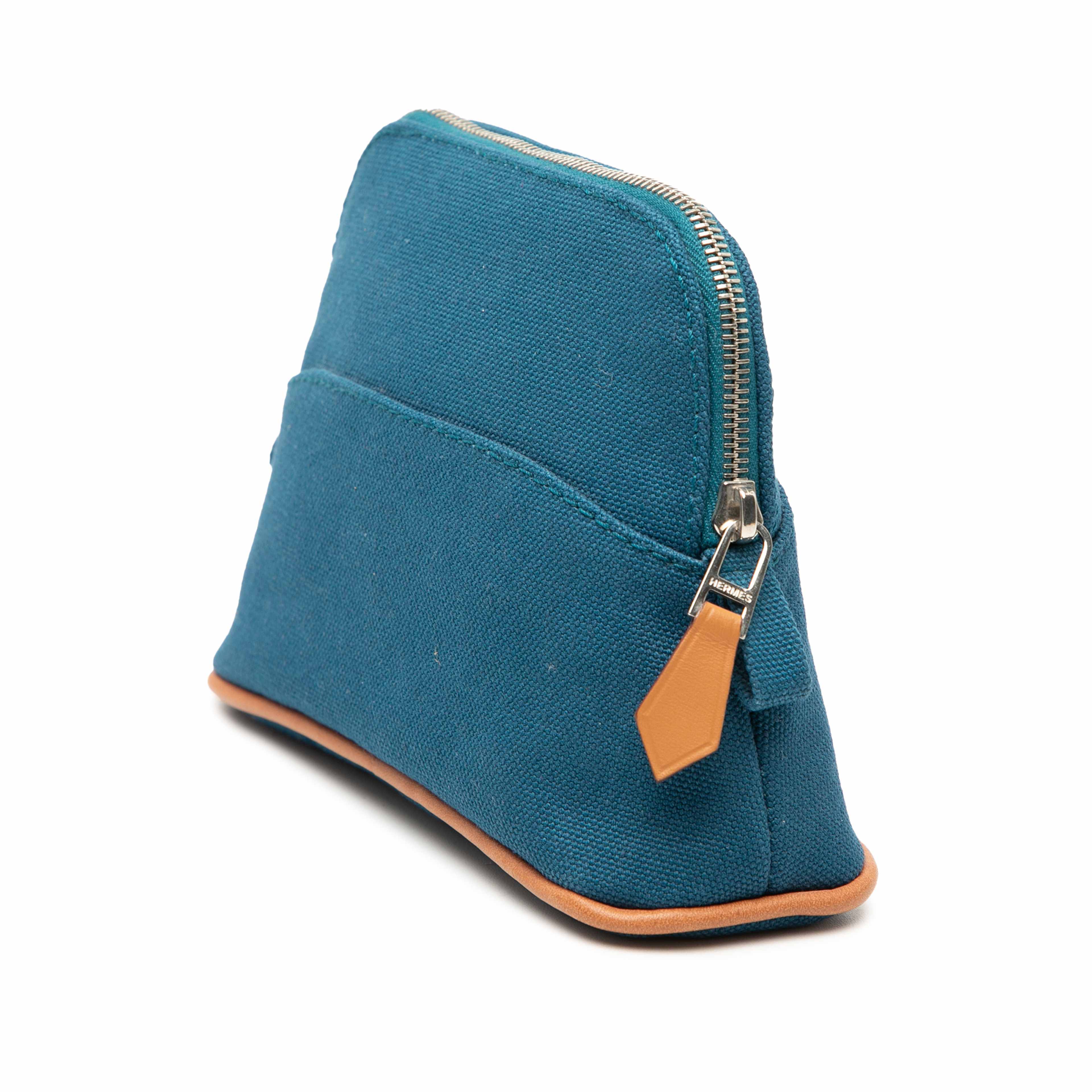 Hermès Mini Mini Canvas Bolide Case, från Luxclusif, i färgen blå. Klicka för att öppna bilden i stort format