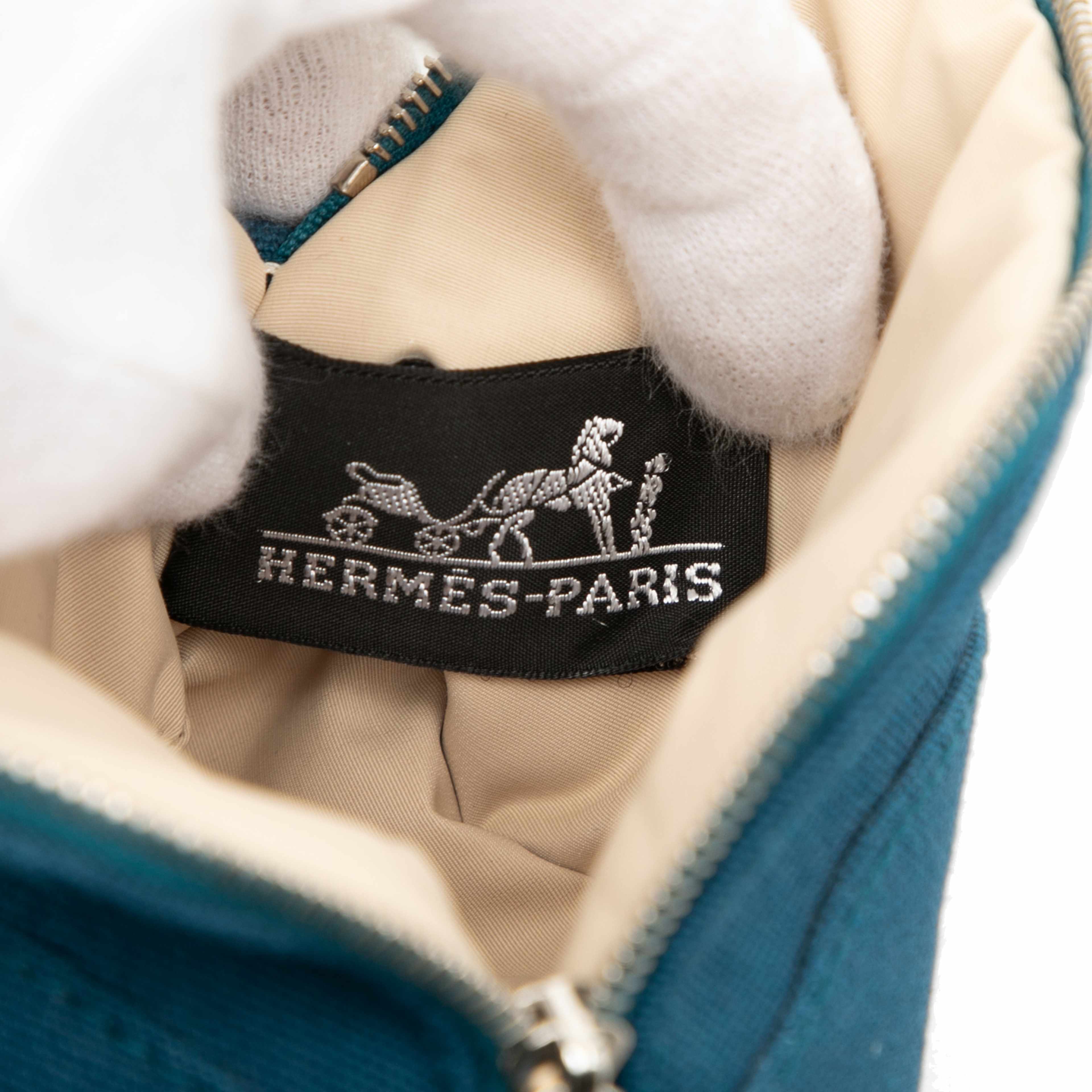 Hermès Mini Mini Canvas Bolide Case, från Luxclusif, i färgen blå. Klicka för att öppna bilden i stort format