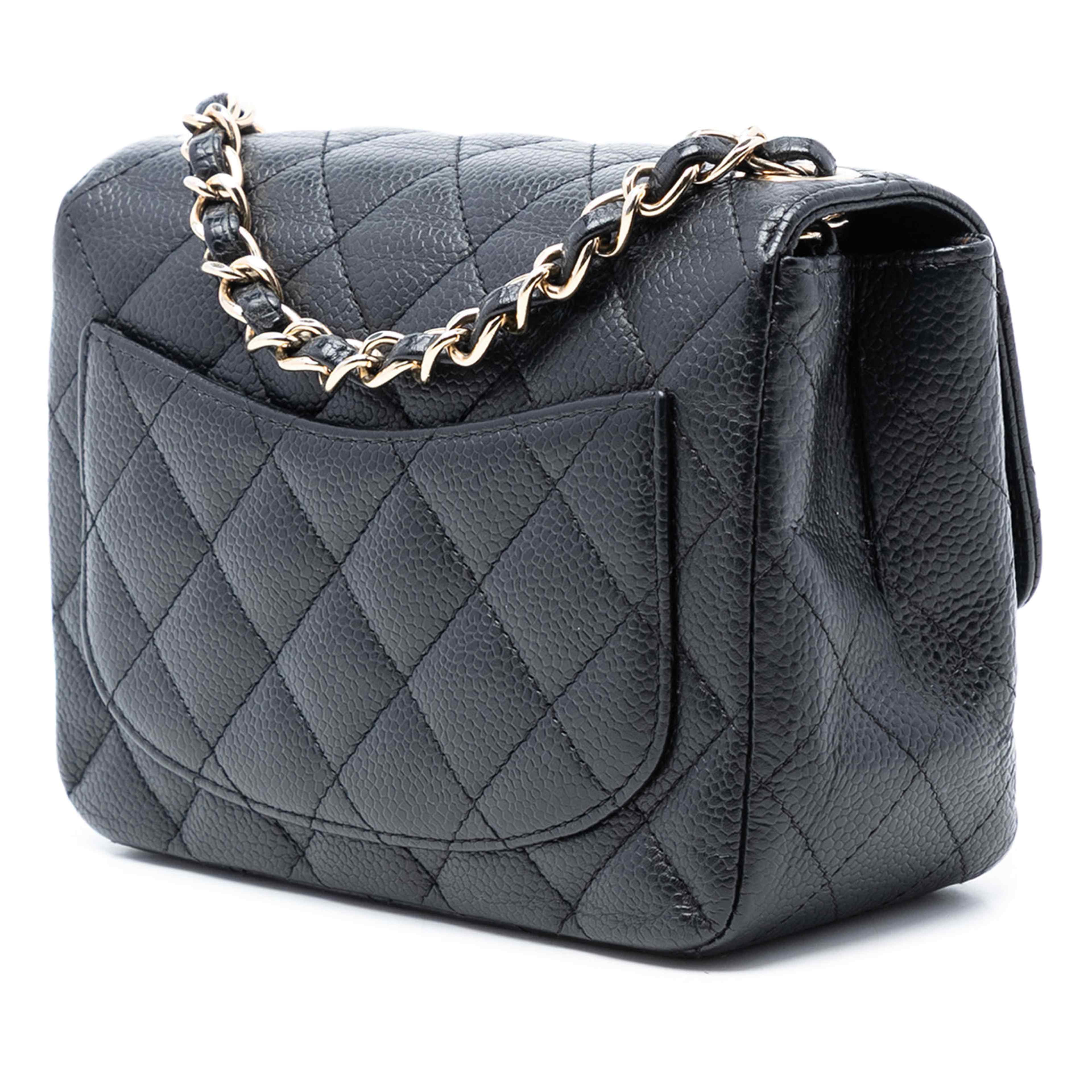 Chanel Mini Square Classic Caviar Single Flap, från Luxclusif, i färgen black. Klicka för att öppna bilden i stort format