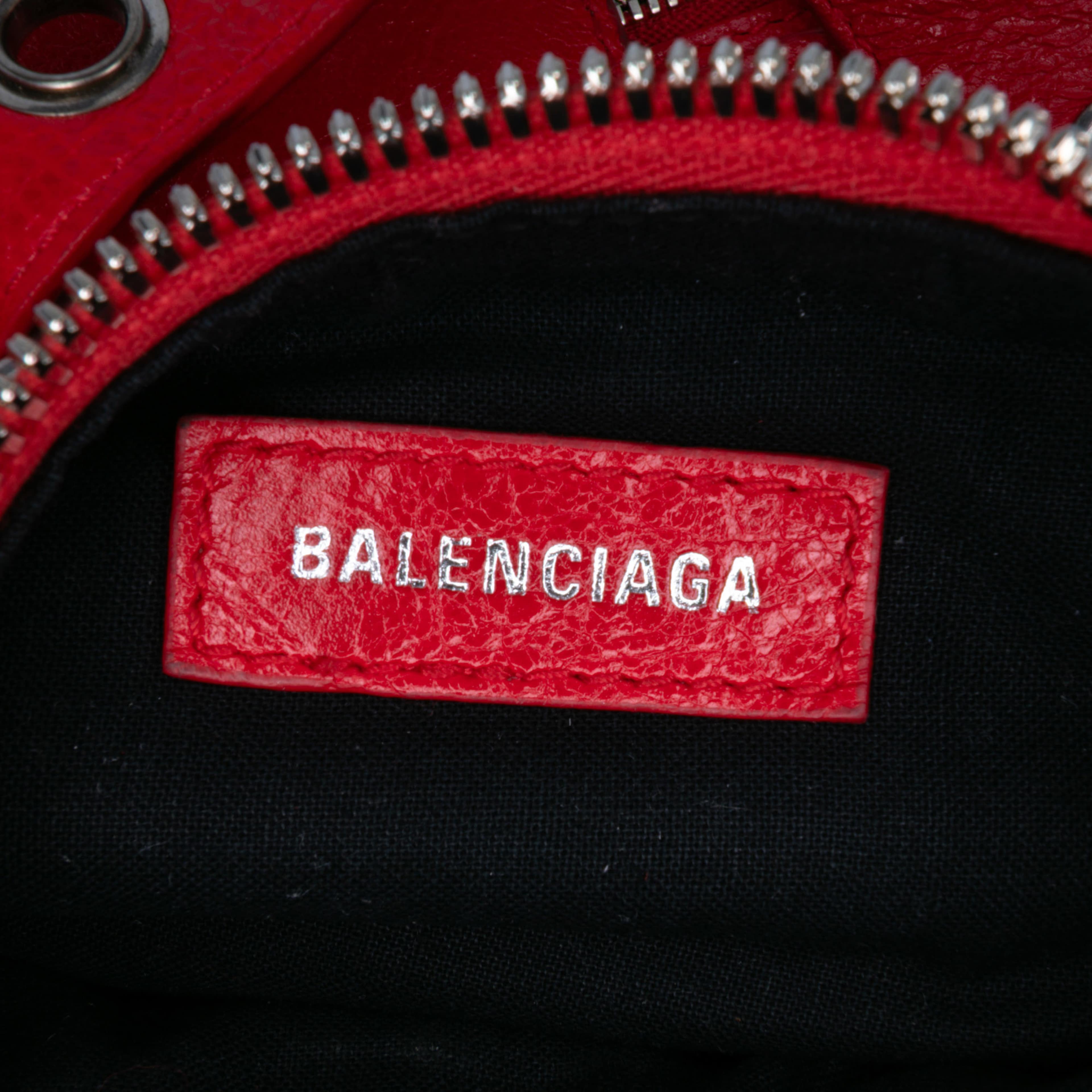 Balenciaga Lambskin Motocross Le Cagole Xs, från Luxclusif, i färgen red. Klicka för att öppna bilden i stort format