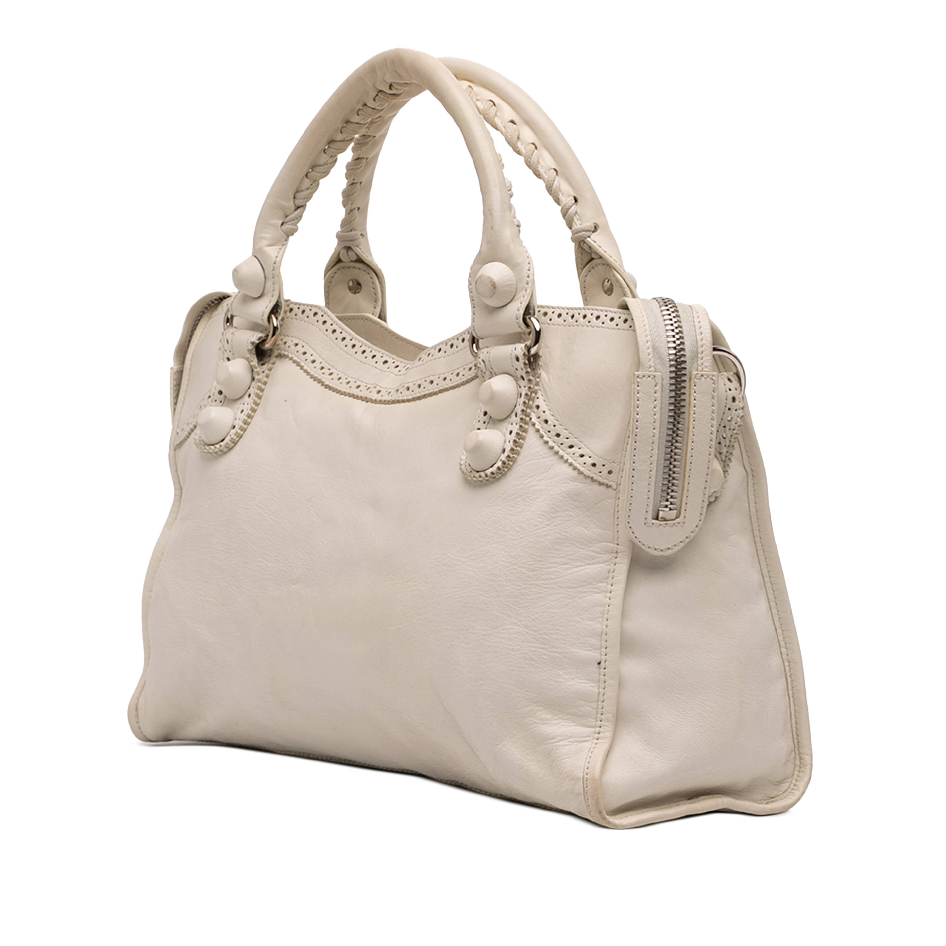 Balenciaga Lambskin Motocross Giant Brogues City Satchel, från Luxclusif, i färgen ivory. Klicka för att öppna bilden i stort format