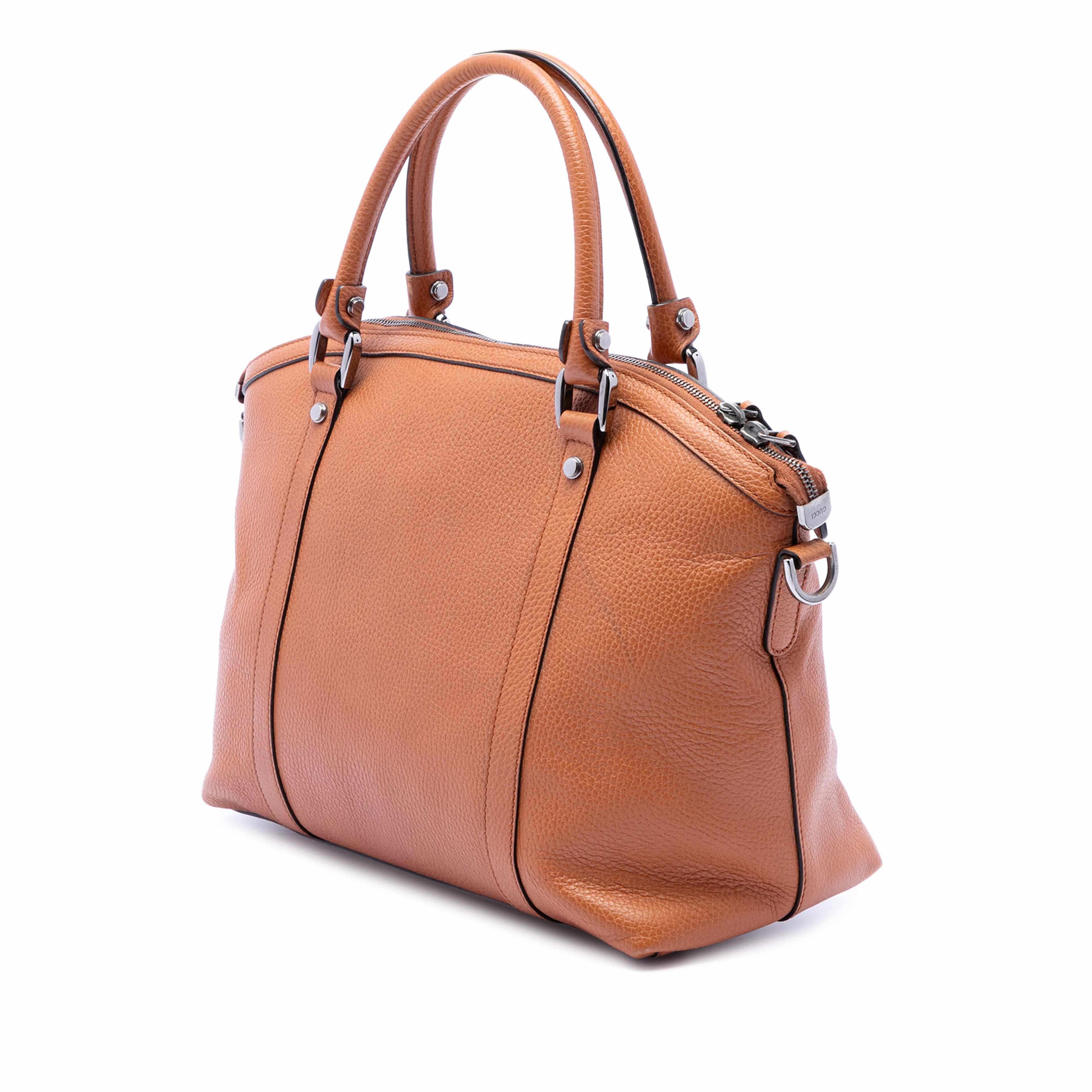 Gucci Medium Calfskin Gg Charm Dome Satchel, från Luxclusif, i färgen brun. Klicka för att öppna bilden i stort format