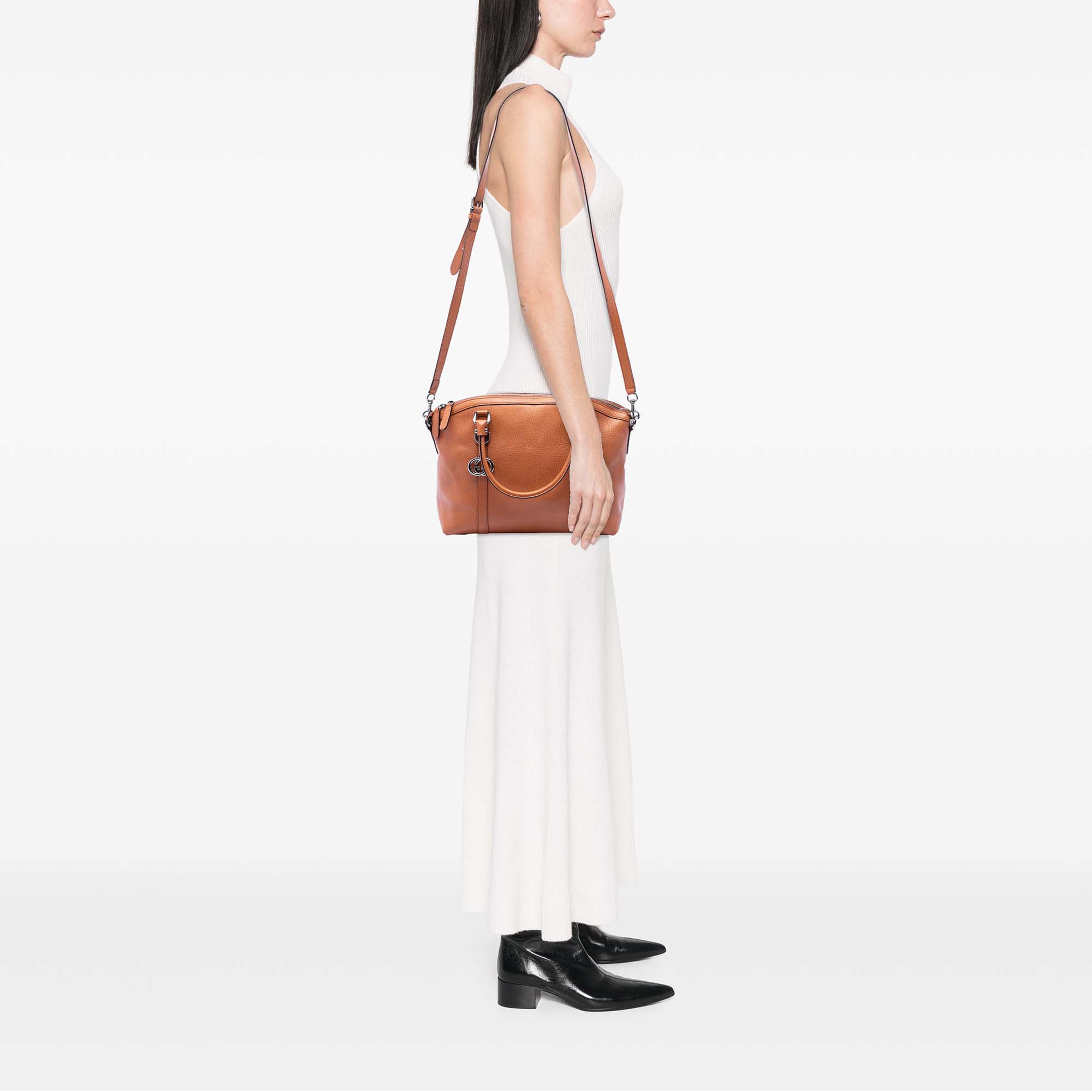 Gucci Medium Calfskin Gg Charm Dome Satchel, från Luxclusif, i färgen brun. Klicka för att öppna bilden i stort format
