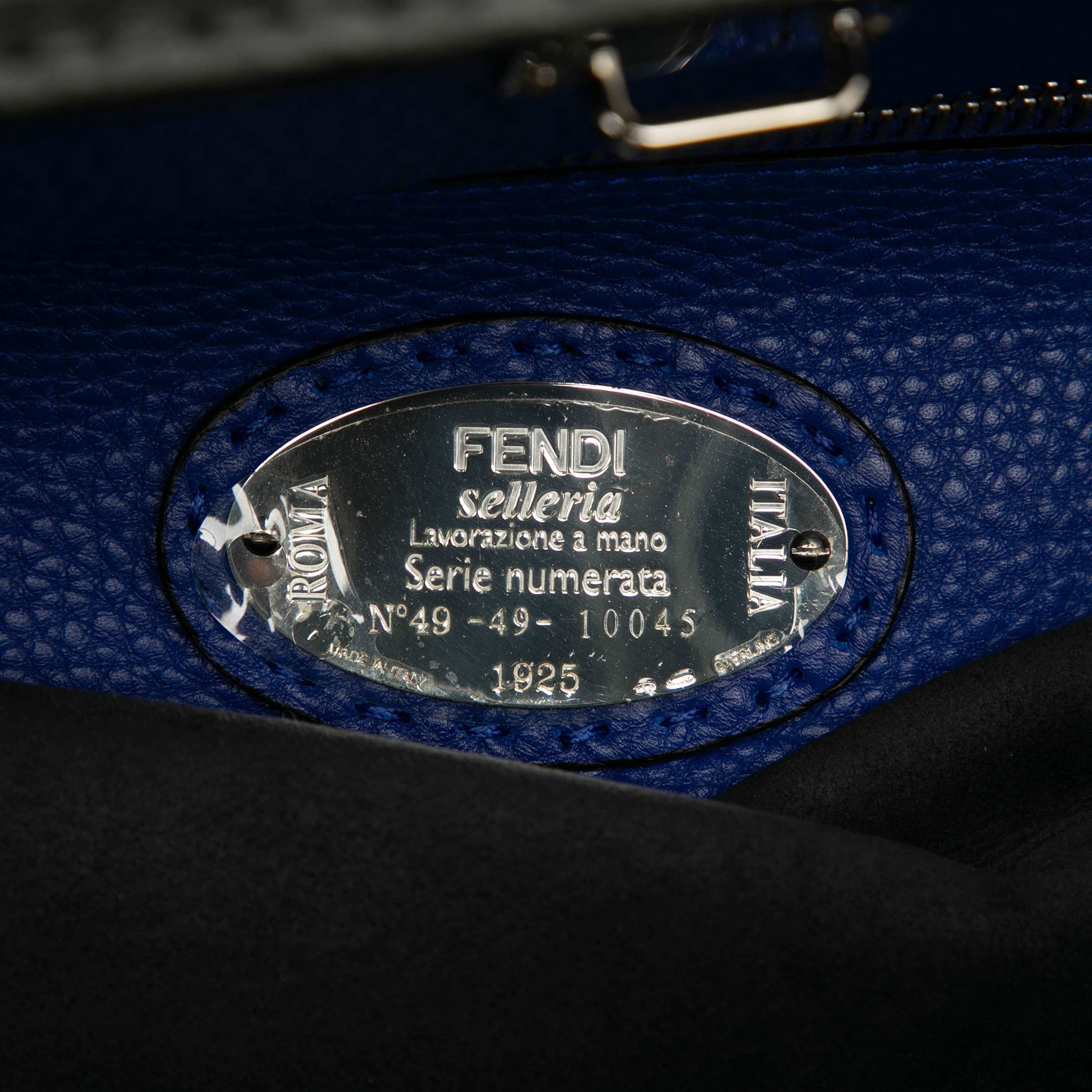 Fendi Large Leather Selleria Peekaboo Iconic Fit Bag, från Luxclusif, i färgen black. Klicka för att öppna bilden i stort format