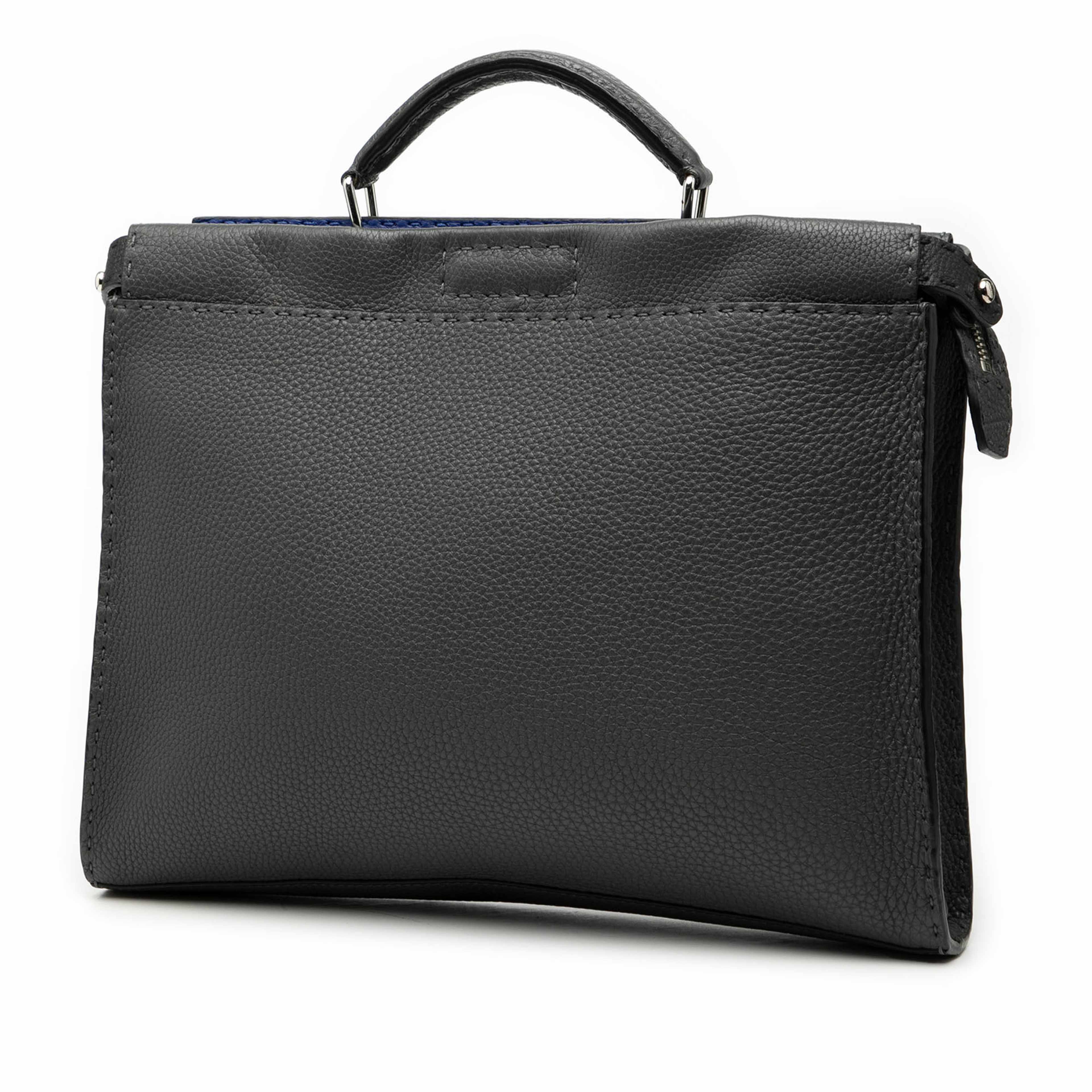 Fendi Large Leather Selleria Peekaboo Iconic Fit Bag, från Luxclusif, i färgen black. Klicka för att öppna bilden i stort format