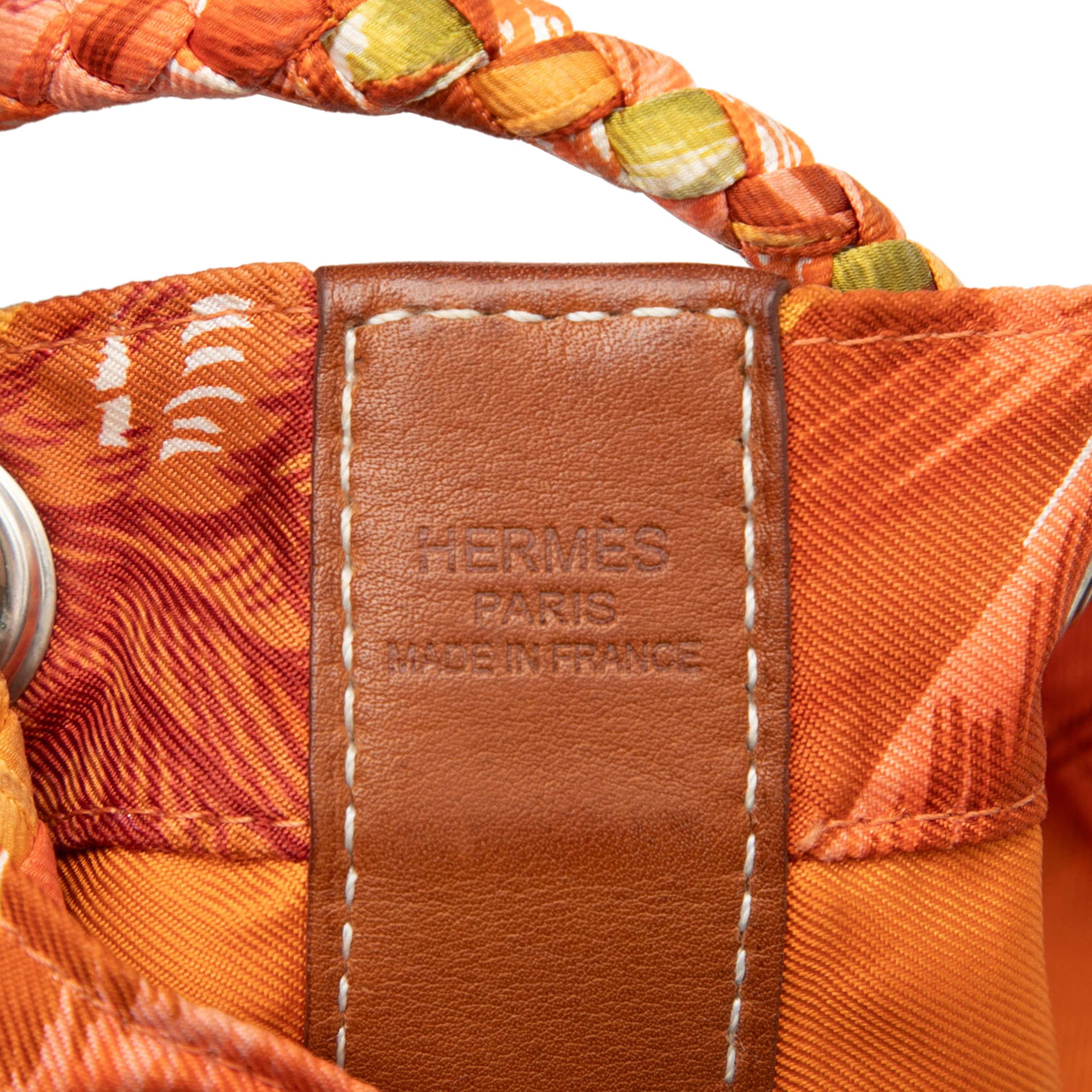 Hermès Silk Flamingo Party Sac Soie Cool 22, från Luxclusif, i färgen light orange. Klicka för att öppna bilden i stort format