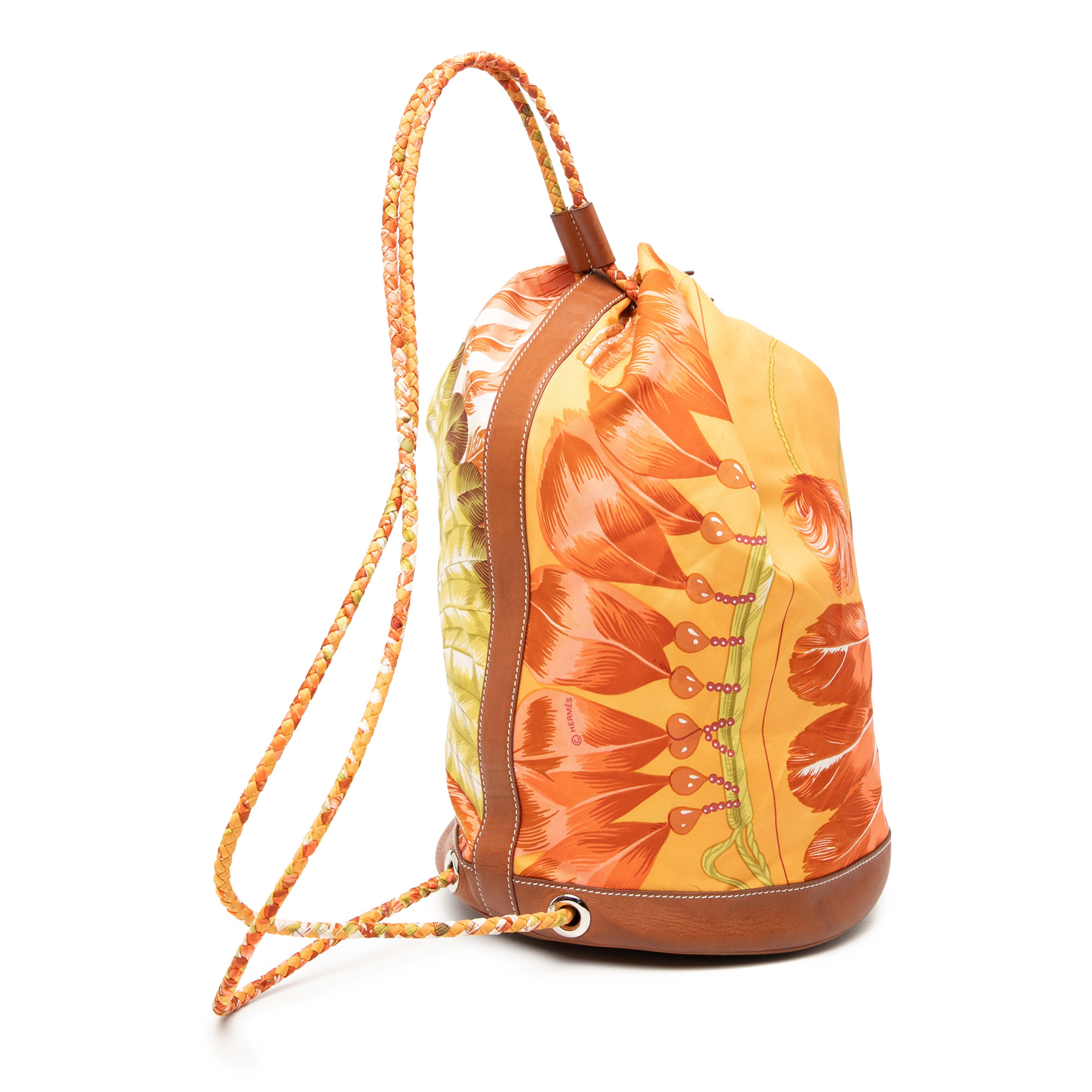 Hermès Silk Flamingo Party Sac Soie Cool 22, från Luxclusif, i färgen light orange. Klicka för att öppna bilden i stort format